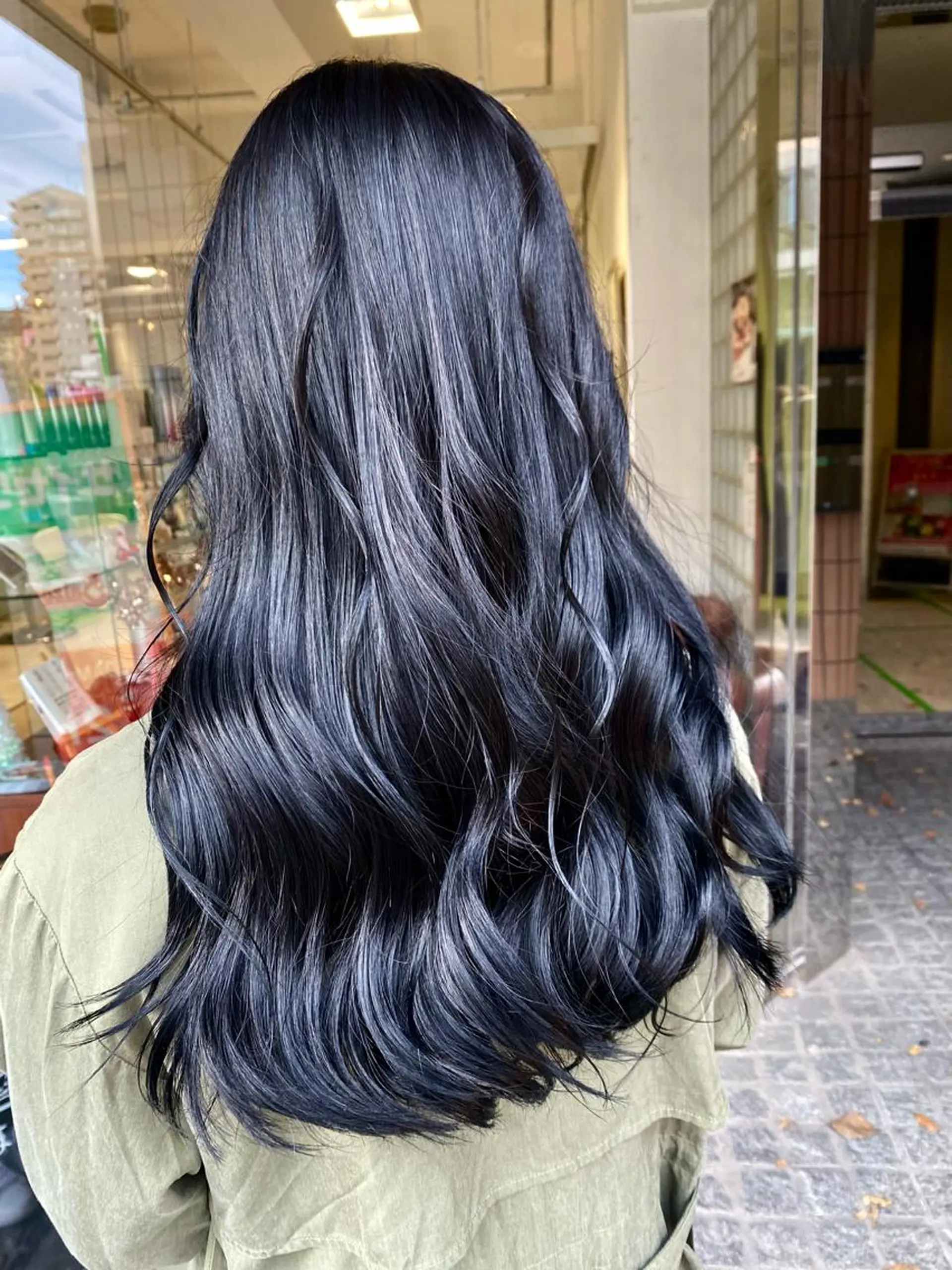 ロング カラー 黒髪 ブルーカラー ブルーブラック ヘアカラー トリートメント 暖水 まりあのヘアスタイル