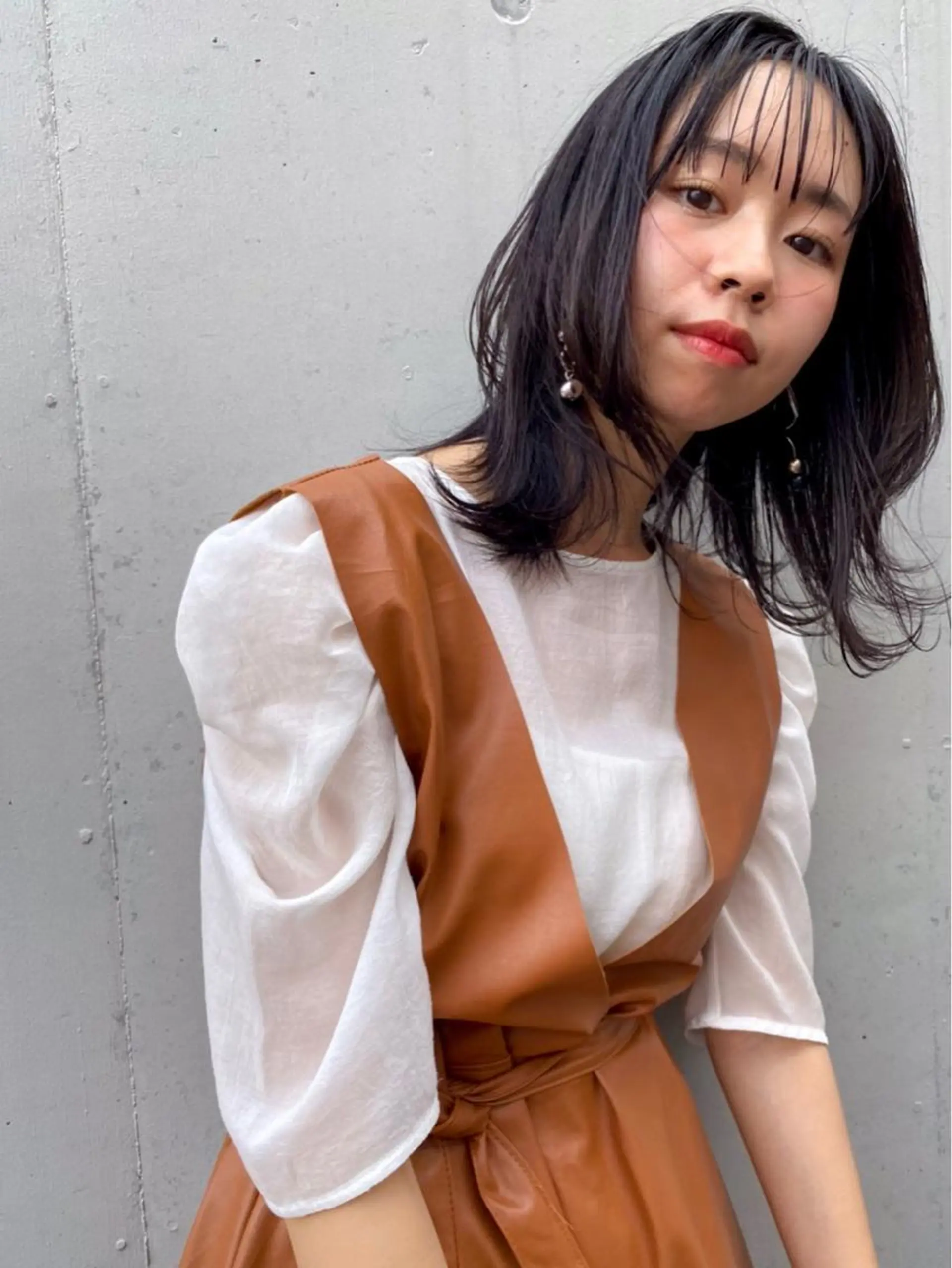 ミディアム くびれヘア irwi/イルウィ所属・miku🎀門前仲町 ブリーチ・レイヤーのヘアスタイル