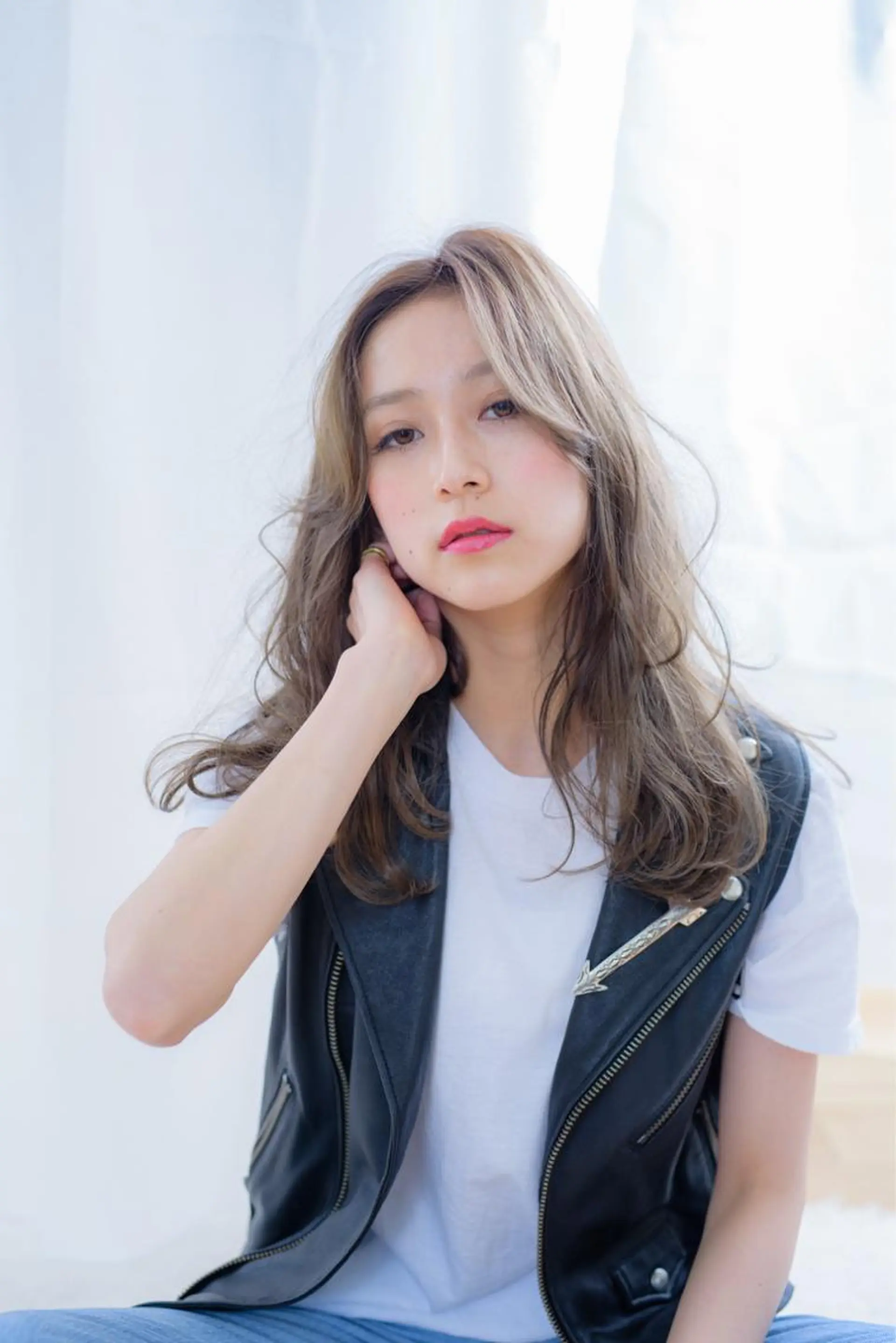 セミロング カラー パーマ ヘアアレンジ ベージュカラー ブリーチ 透明感カラー 伸ばしかけ レイヤーカット カット ヘアカラー トリートメント ヘアセット ✨ハイクオリティ✨ 山本香也のヘアスタイル