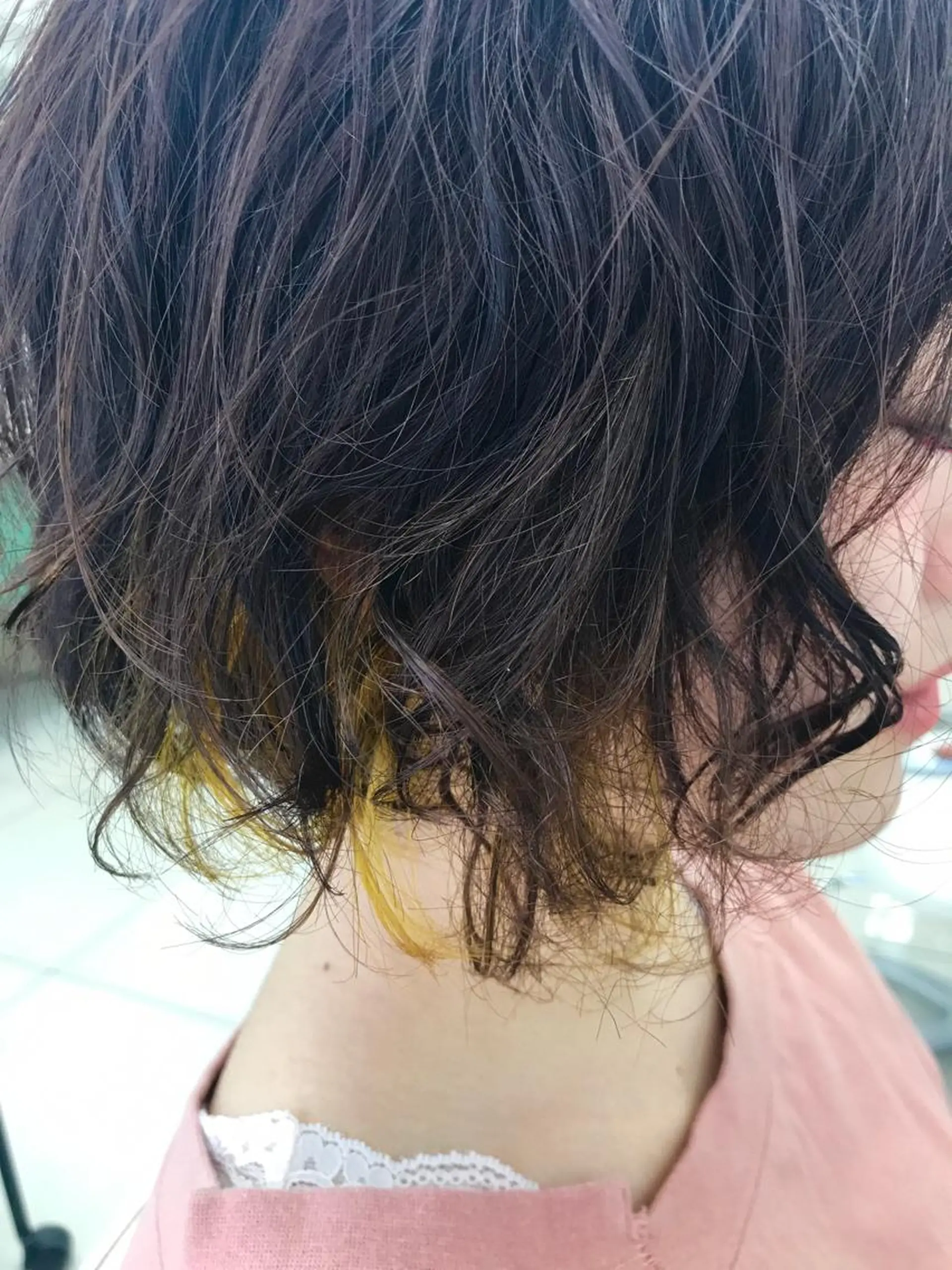 ショート カラー パーマ インナーカラー イエローカラー 艶髪ハイトーンカラー 💘kazueのヘアスタイル