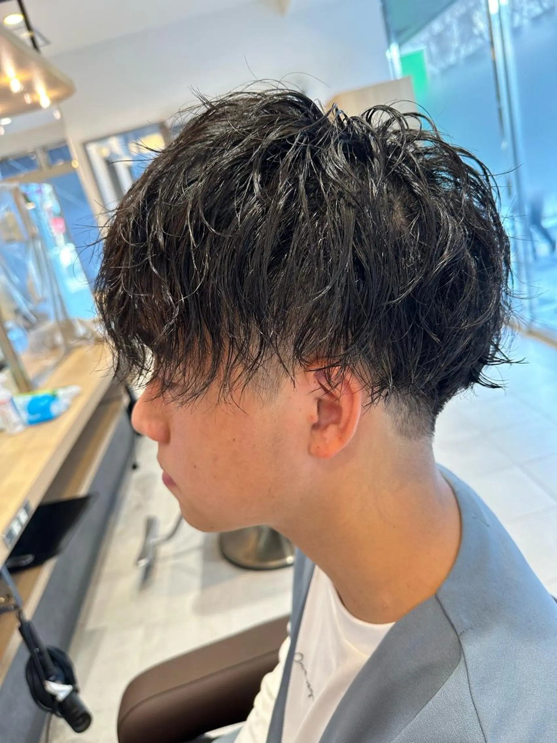 ミディアム パーマ メンズ ミディアムパーマ フェードカット メンズパーマ ツイストスパイラルパーマ 波巻きパーマ 💈メンズ特化 美容師サキ💈のヘアスタイル