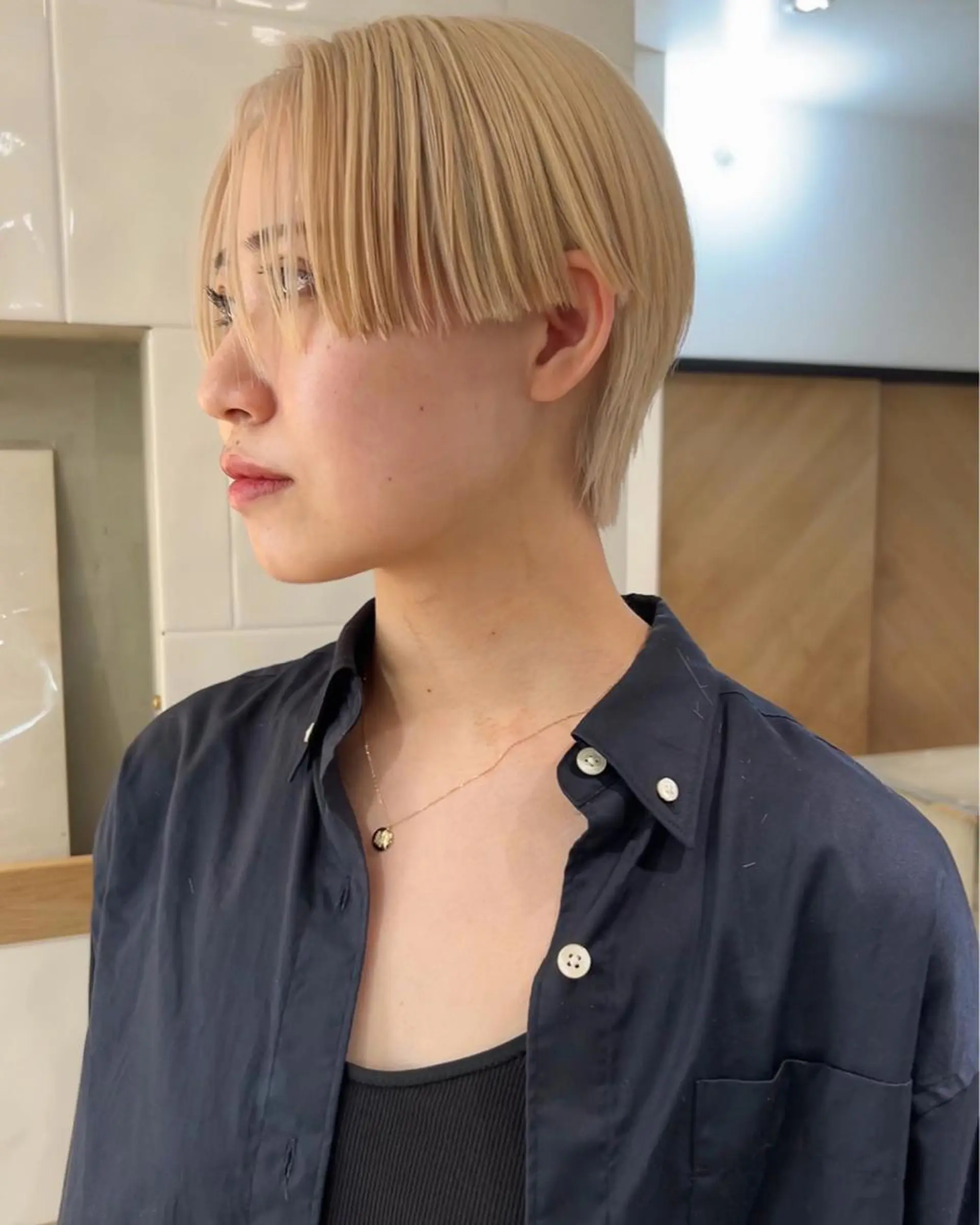 ショート カラー ブリーチ ブロンド ケアブリーチ ショートヘア カット ヘアカラー トリートメント Loom.所属・村上雅人 ナチュラルモードのヘアスタイル
