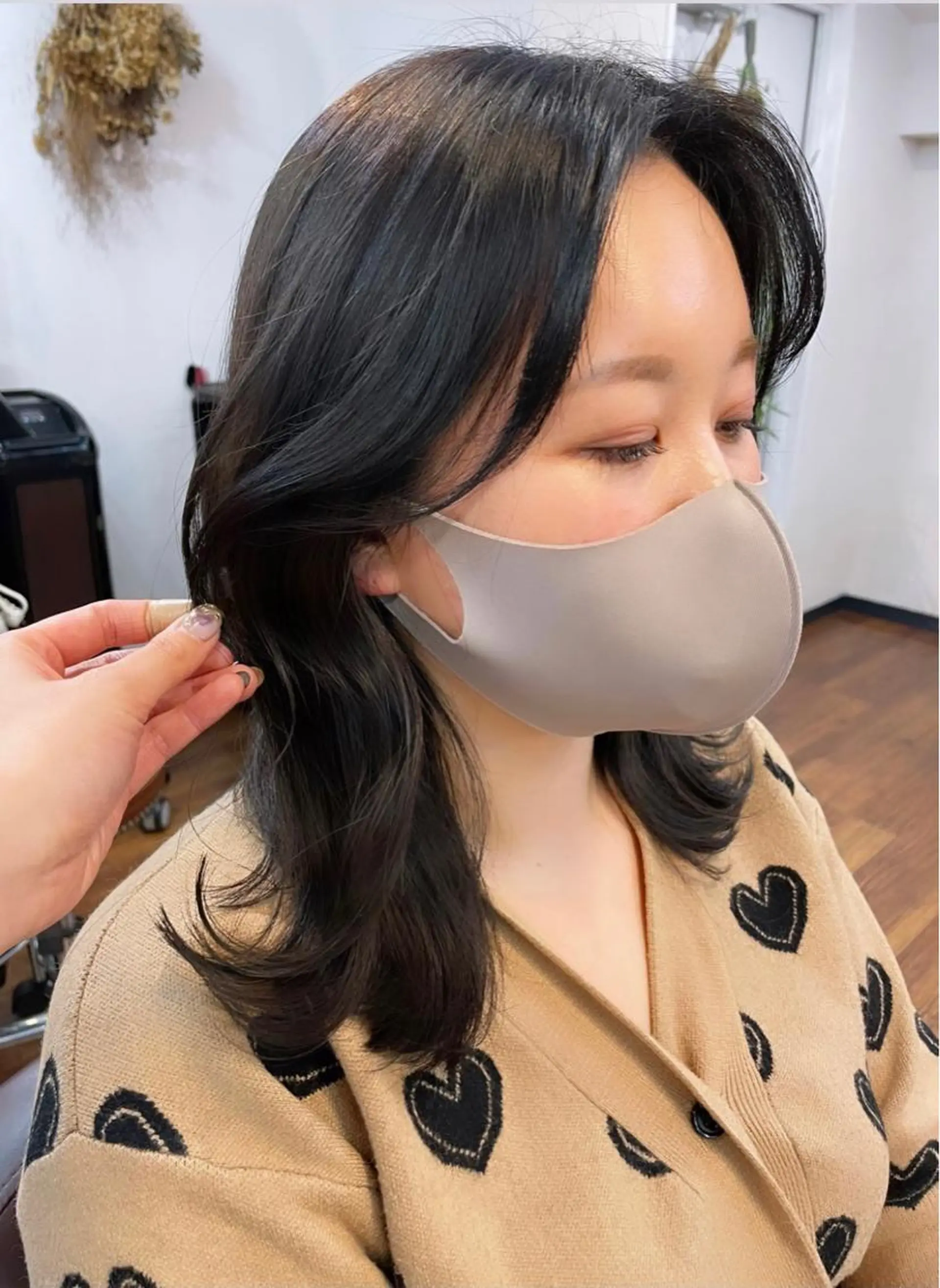 ミディアム 伸ばしかけ レイヤーカット 小顔カット レイヤーカット、 大人可愛い　中村美羅のヘアスタイル