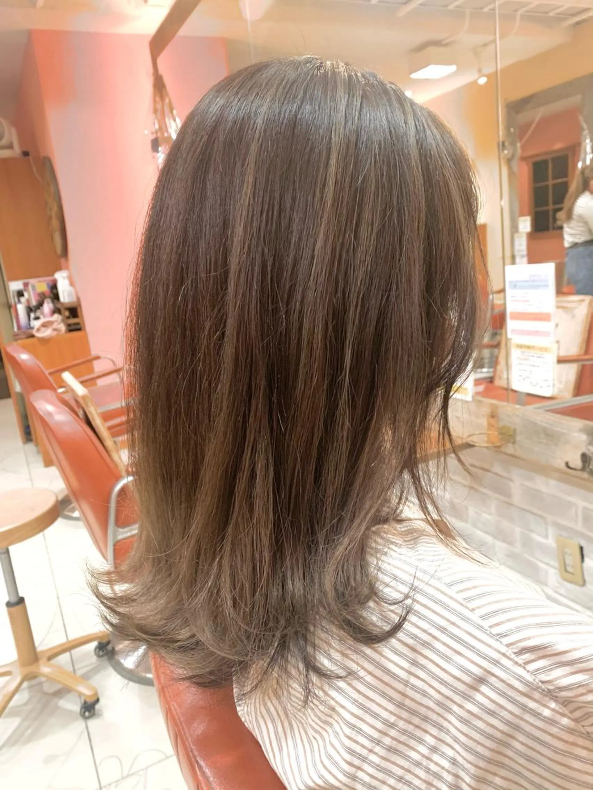 セミロング カラー 透明感カラー ハイライトカラー ハイライト 若林 良のヘアスタイル