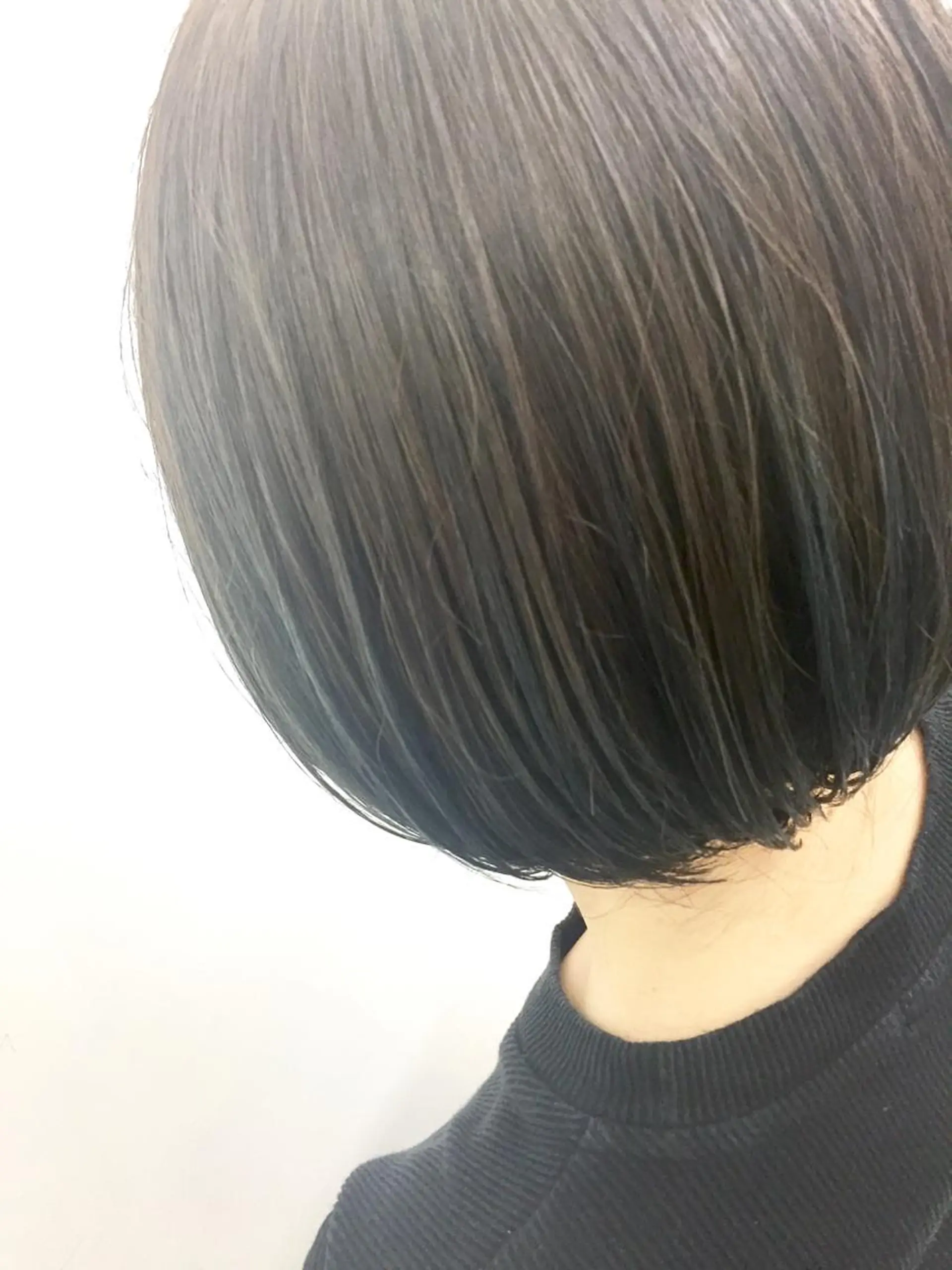 ミディアム カラー ブリーチ デザインカラー ボブ ニシオカ タクヤのヘアスタイル