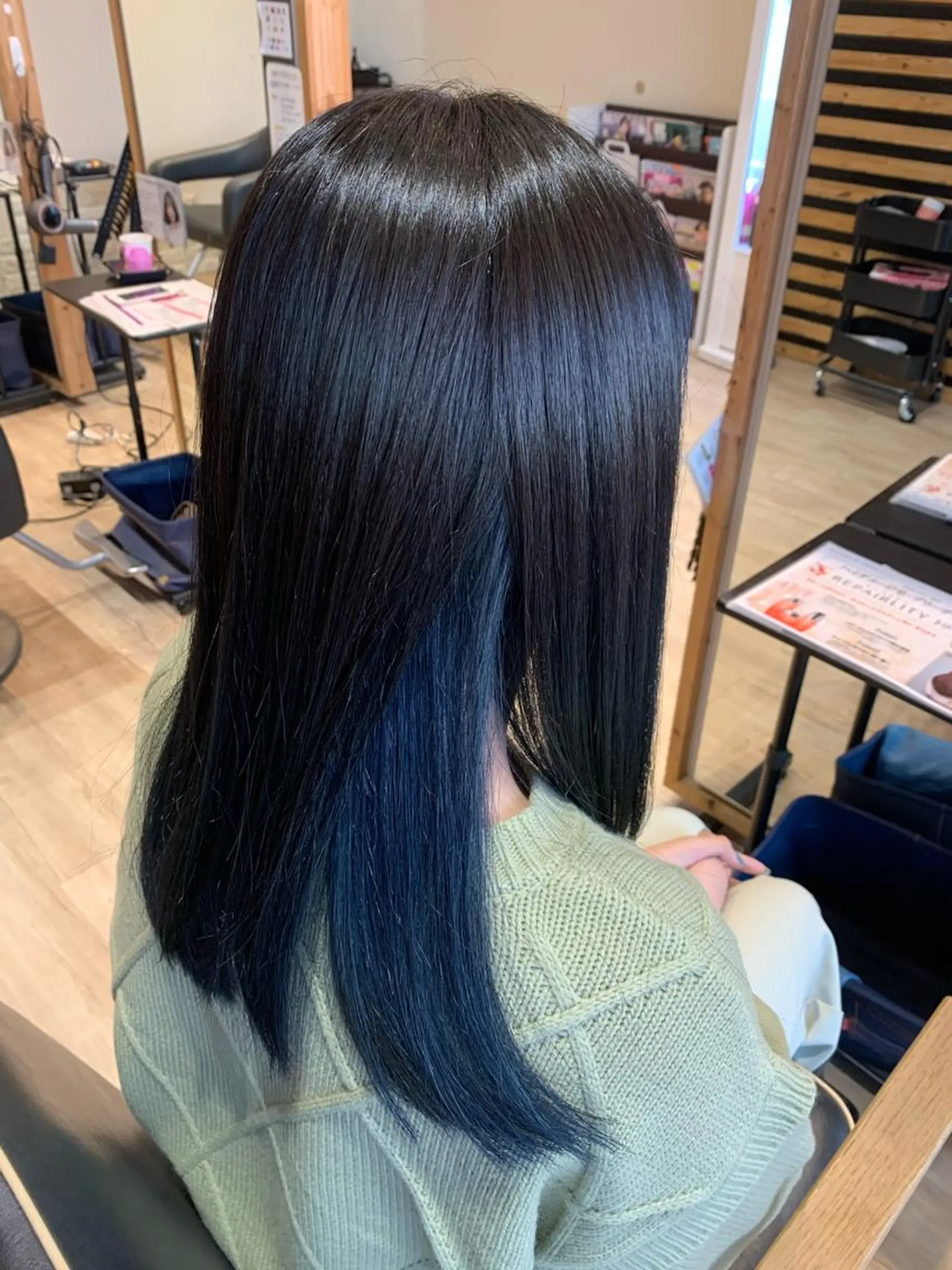 ミディアム カラー ブルーカラー ヘアカラー 大久保 隆蔵のヘアスタイル