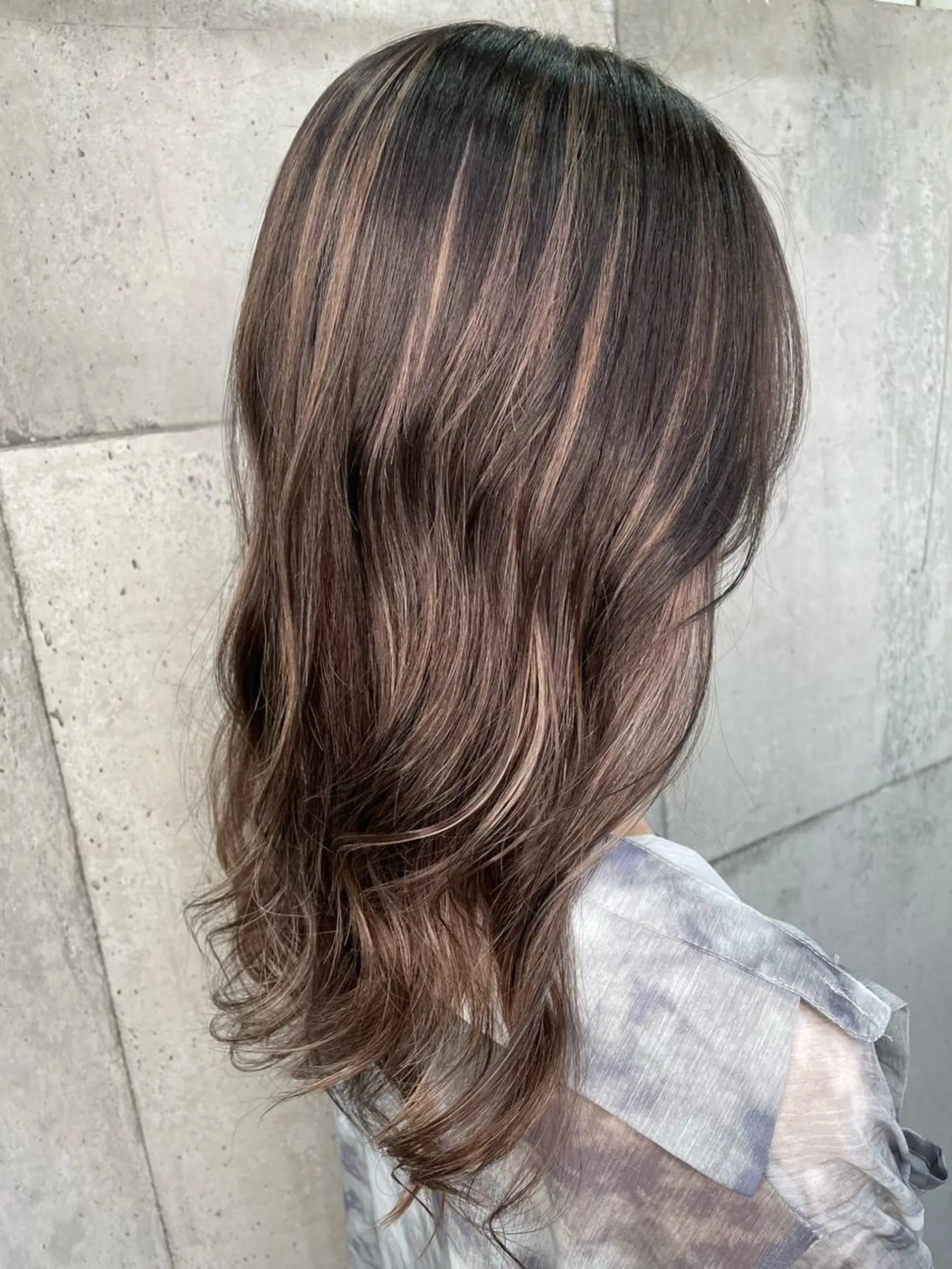 セミロング 大内 志穂のヘアスタイル