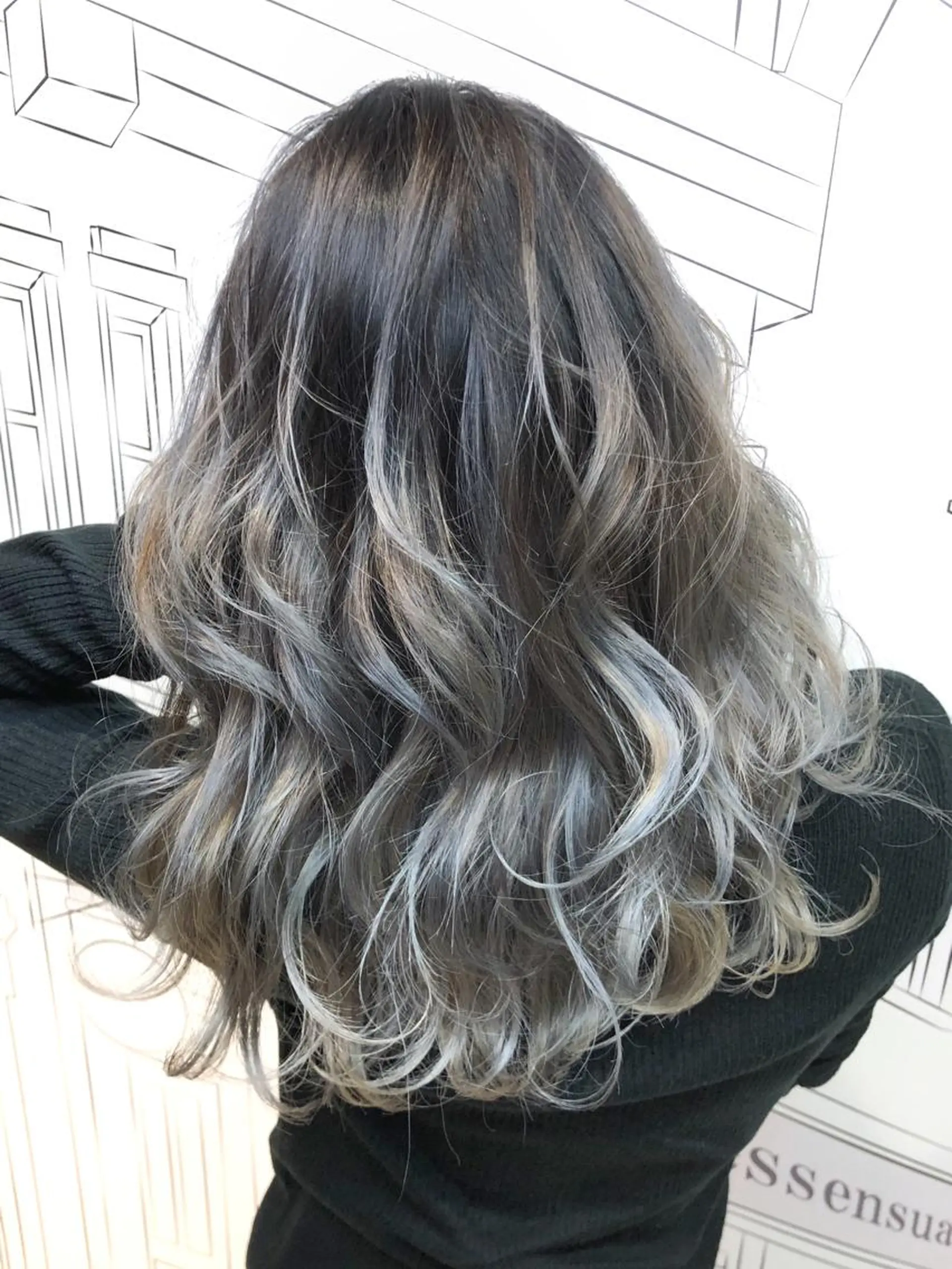 セミロング カラー バレイヤージュ シルバー 外国人風カラー レイヤーカット レイヤー⭐️カラー ⭐️平川雅史のヘアスタイル