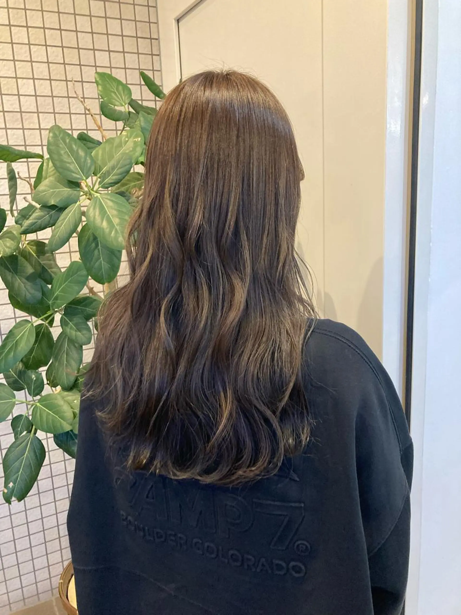 ロング アッシュ ヘアカラー 透明感カラー🫧 nanohaのヘアスタイル