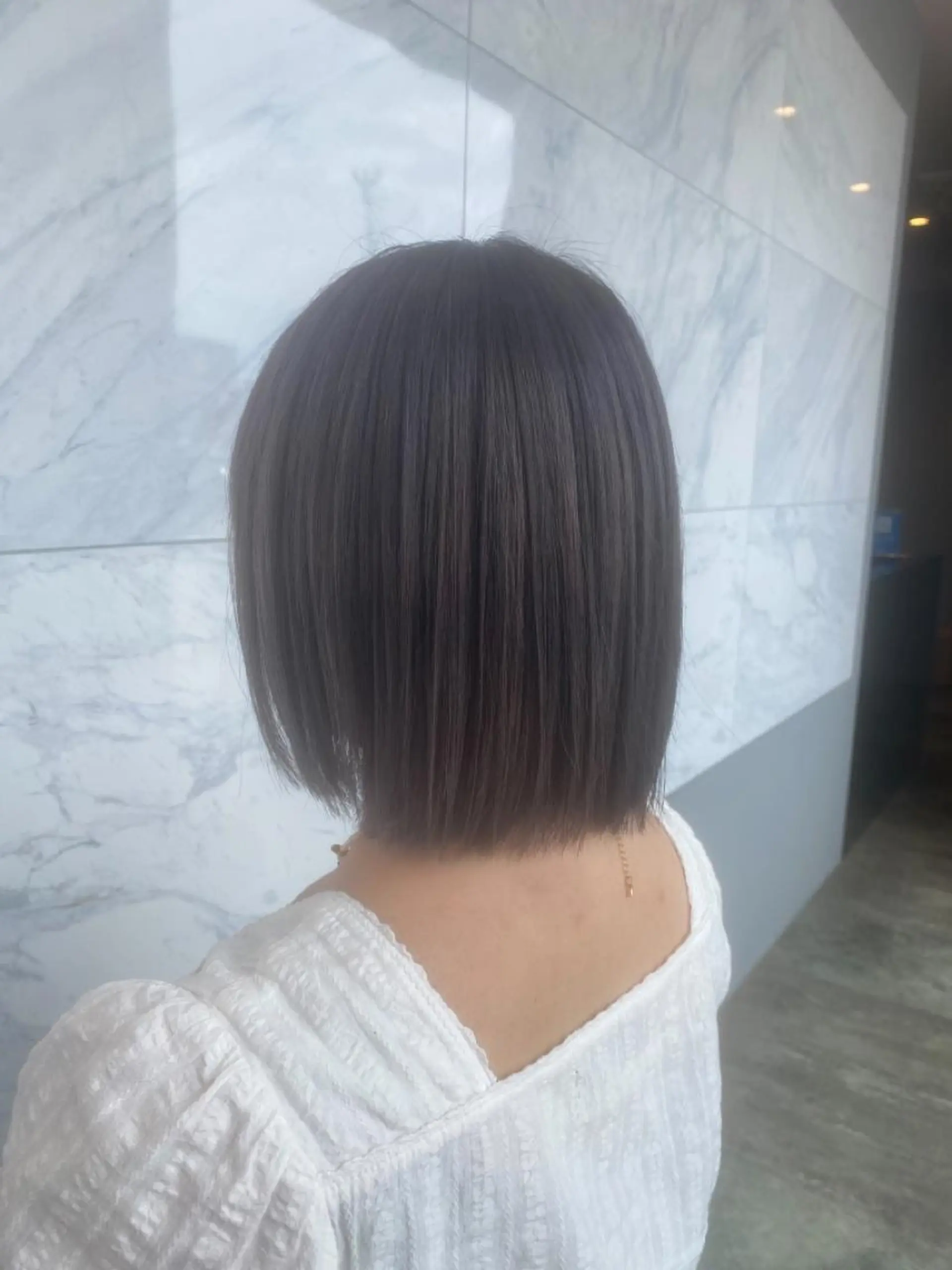 ミディアム カラー ブリーチ グレージュ 茂木 結希のヘアスタイル