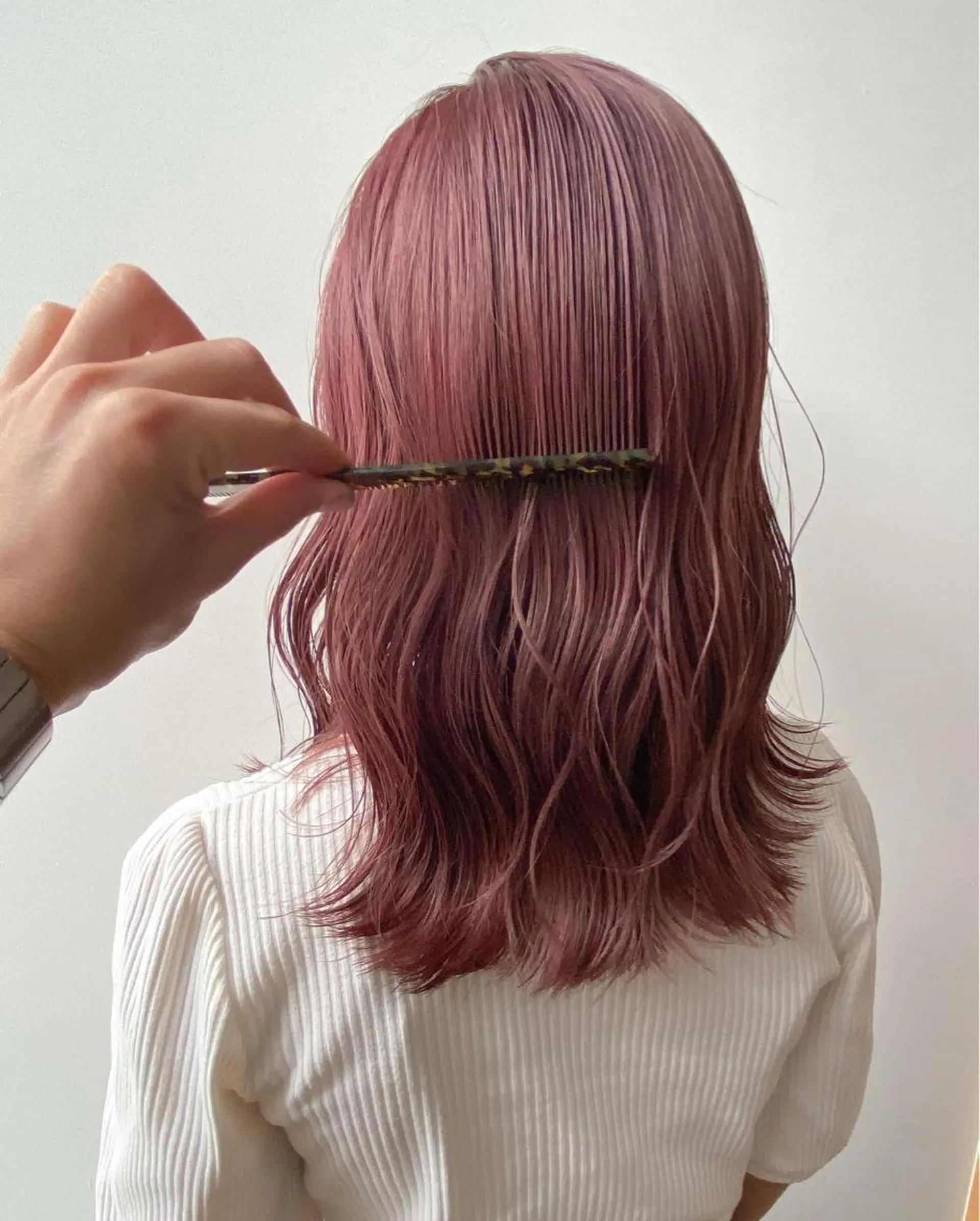 ミディアム カラー THE DAY所属・AKI HASHIMOTOのヘアスタイル