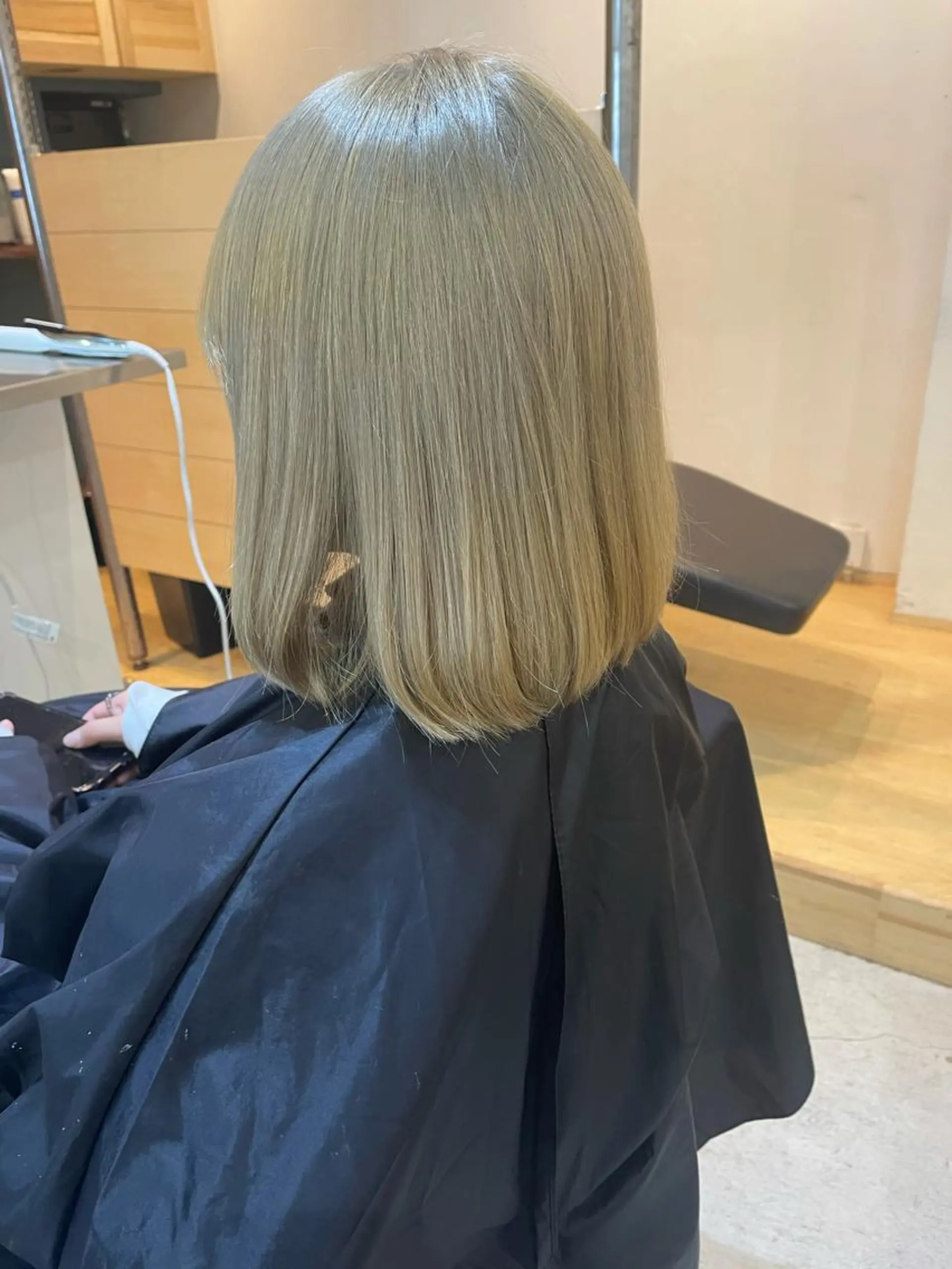 ミディアム カラー ブロンド ホワイトブロンド 中目黒🌼 🌼ハナのヘアスタイル