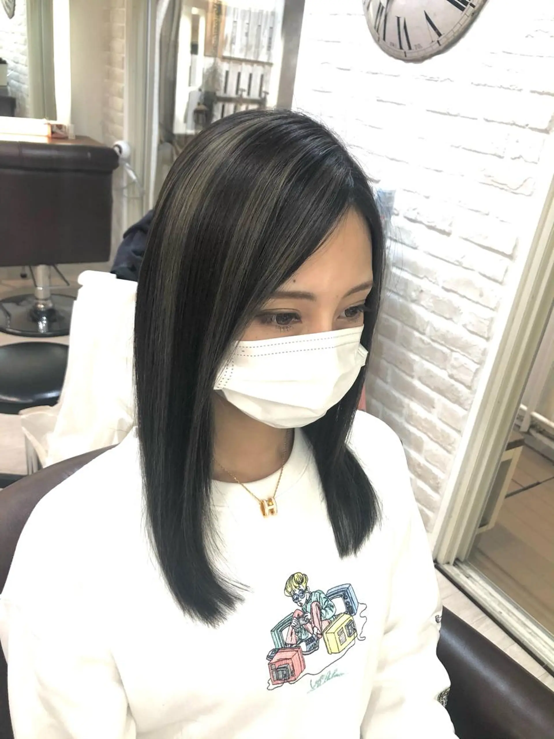 セミロング カラー ハイライトカラー ハイライト Aujua ソムリエ 勝又舞夏のヘアスタイル