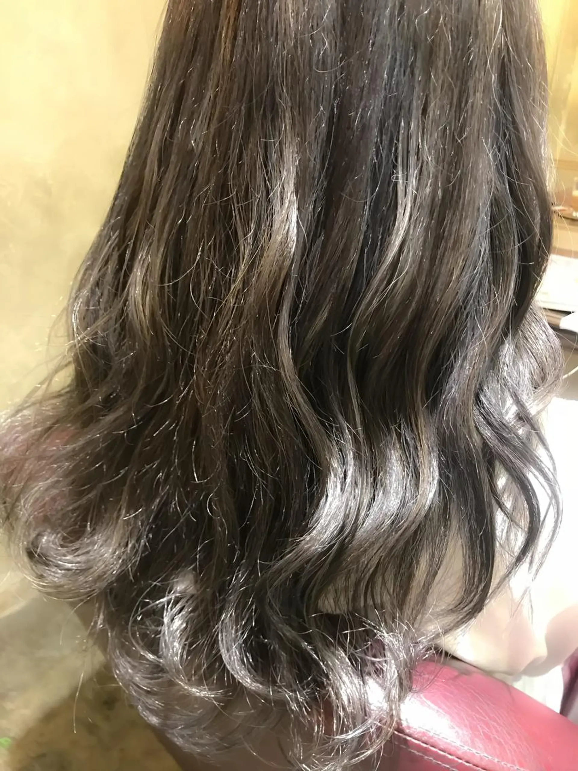 セミロング カラー パーマ ハイライトカラー シルバー ハイライト 🌈髪質改善💕 縮毛矯正✨青木まで✨のヘアスタイル