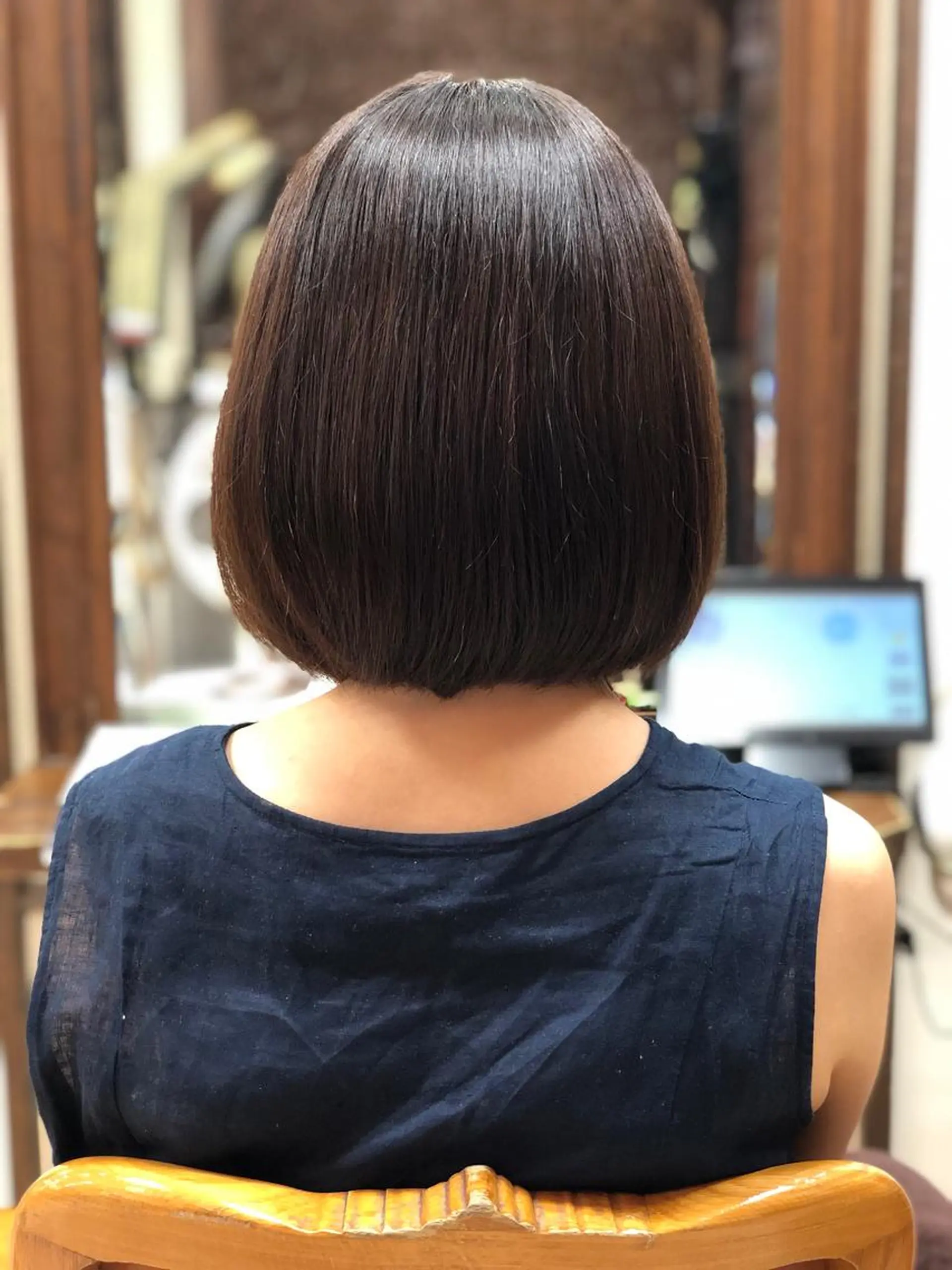 ショート カラー ブラウンカラー 白髪ぼかし脱白髪染め 大塚綾のヘアスタイル