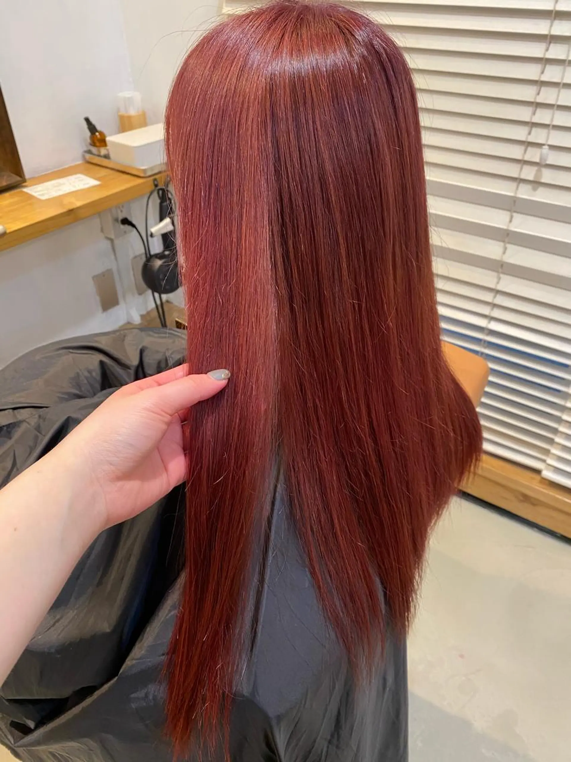 ロング カラー ブリーチ ピンクカラー ブリーチなしカラー レイヤーカットのヘアスタイル