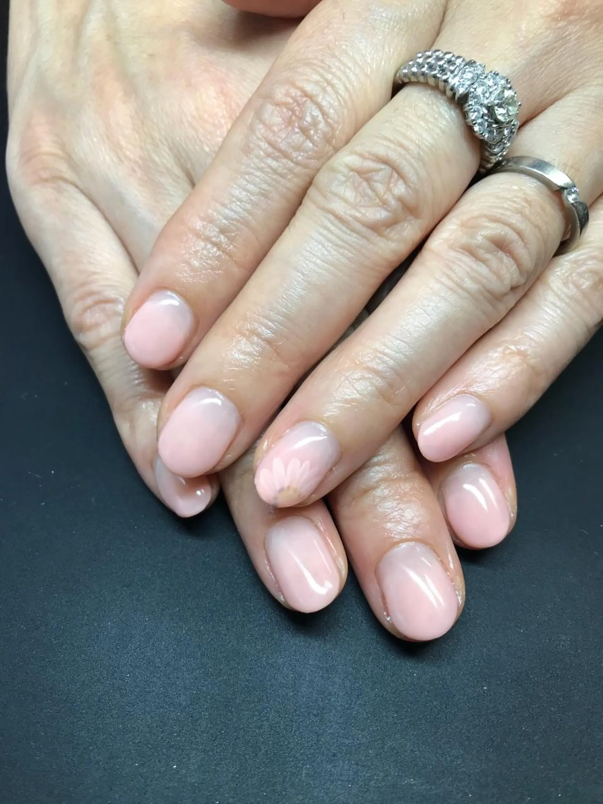 ネイル ハンドネイル みんなの店所属・仲谷 つかさのエステ・リラクイメージ