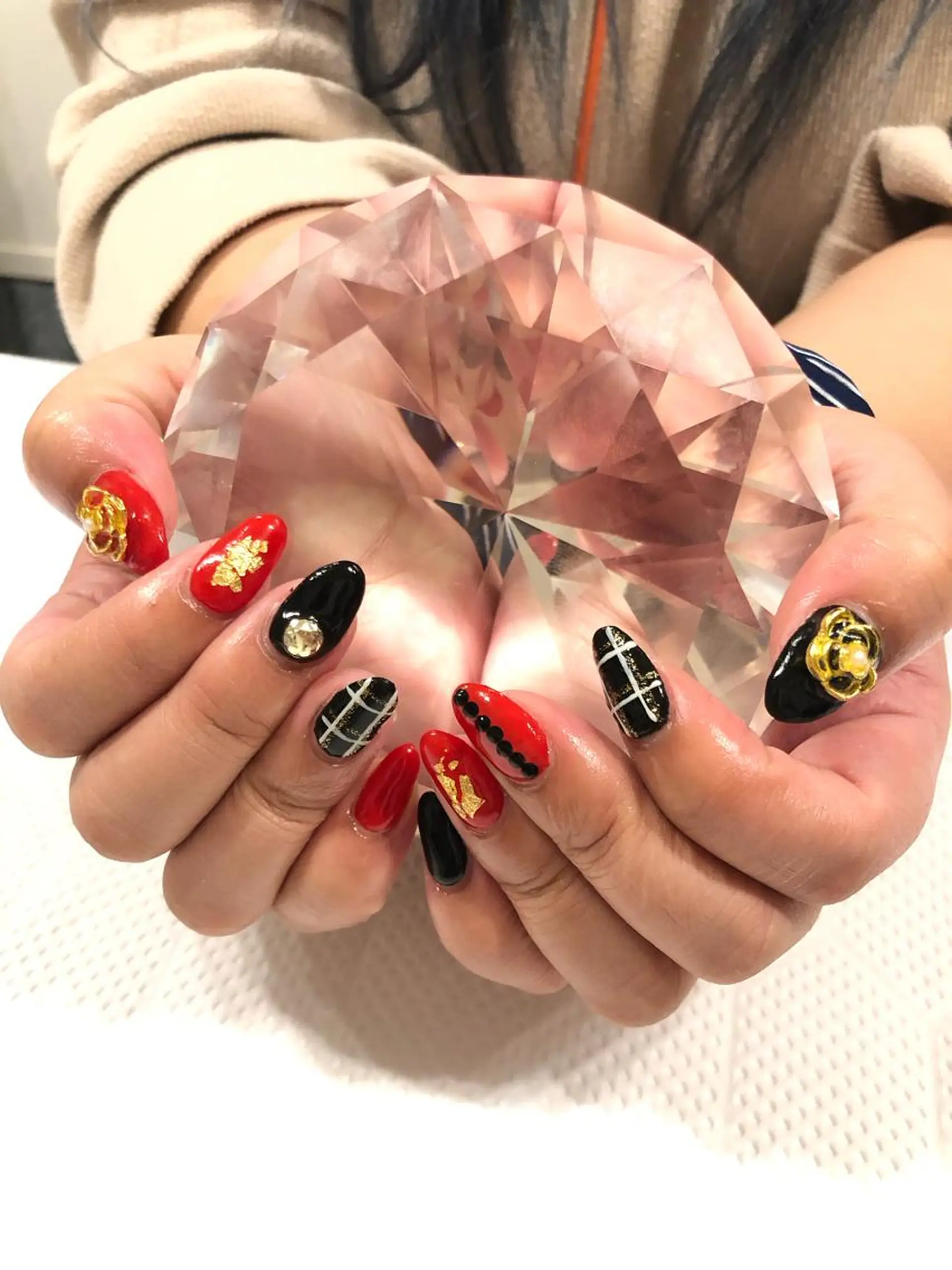 ネイル 赤色 eyelash＆nail オクタビアス所属・オクタ ビアスのマツエク・マツパデザイン