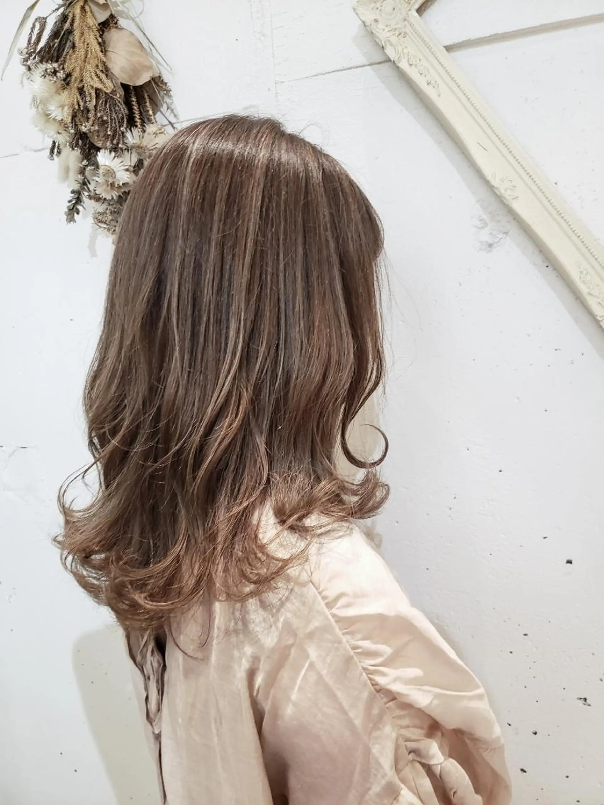 セミロング カラー 透明感カラー グレージュ ハイライトカラー ハイライト ヘアカラー 尾野 恭平のヘアスタイル