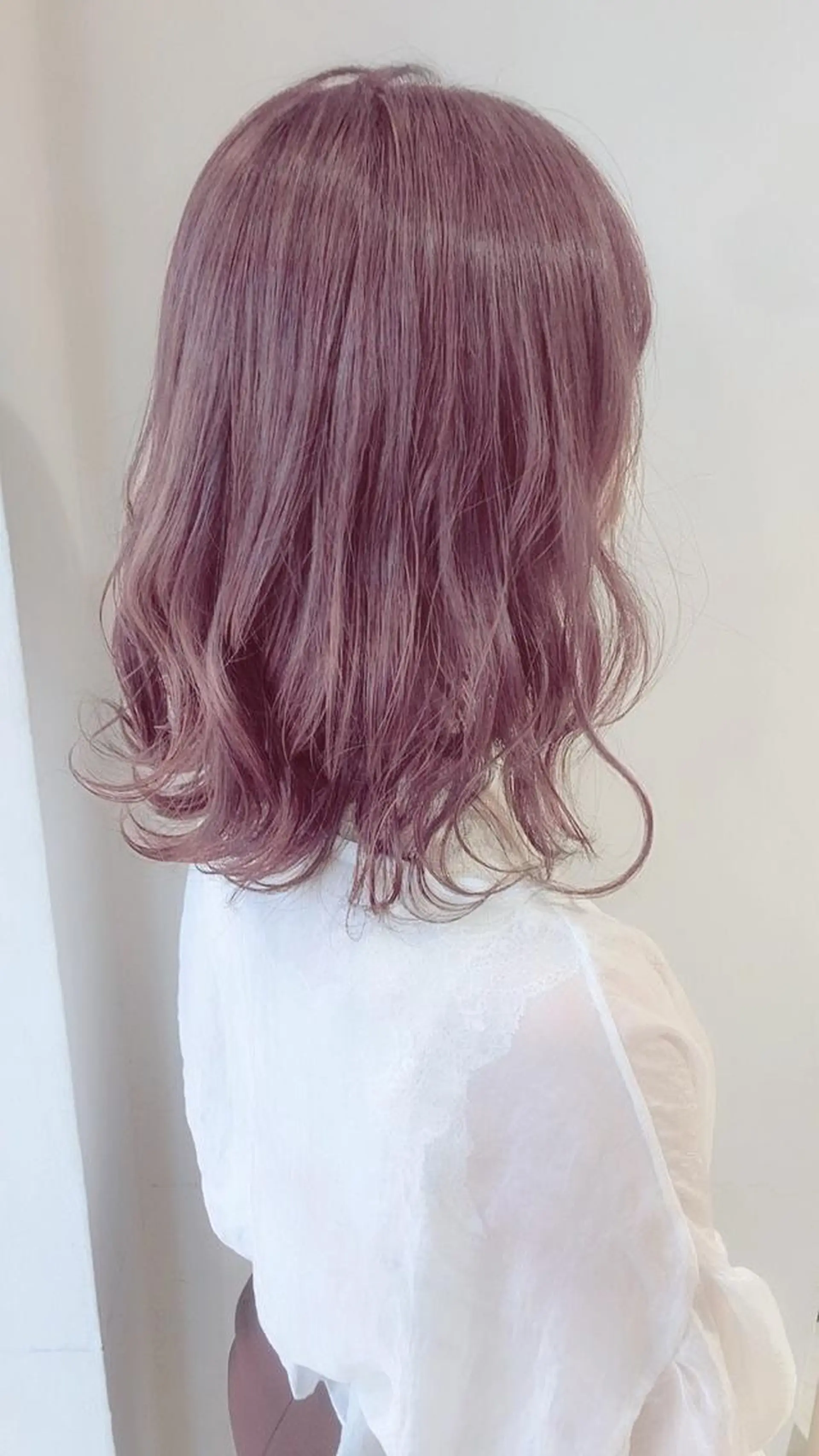 ミディアム カラー 栗原 瑠世のヘアスタイル