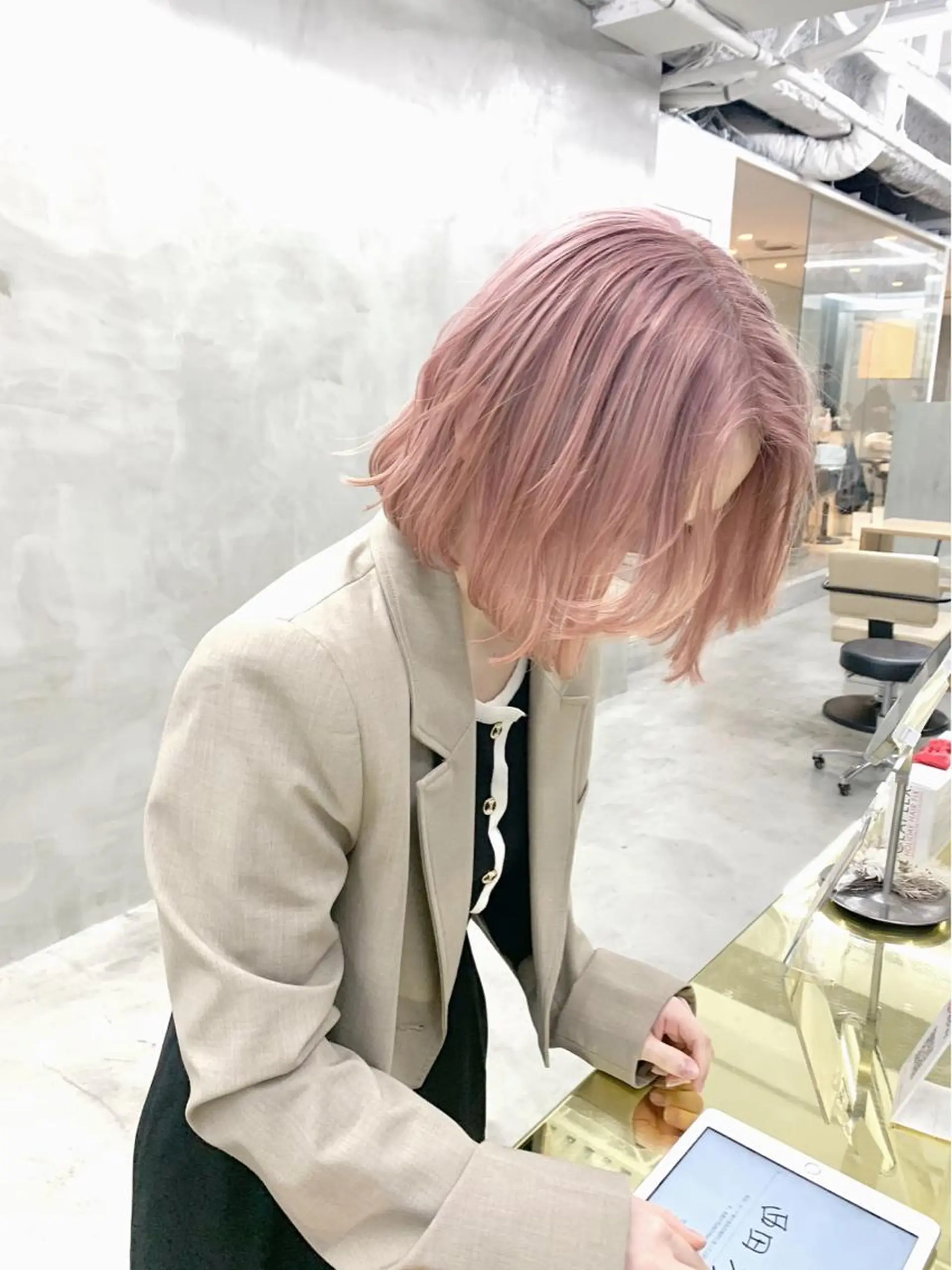 ミディアム カラー ブームボックス所属・🐝ハイトーンカラー hachi🐝のヘアスタイル