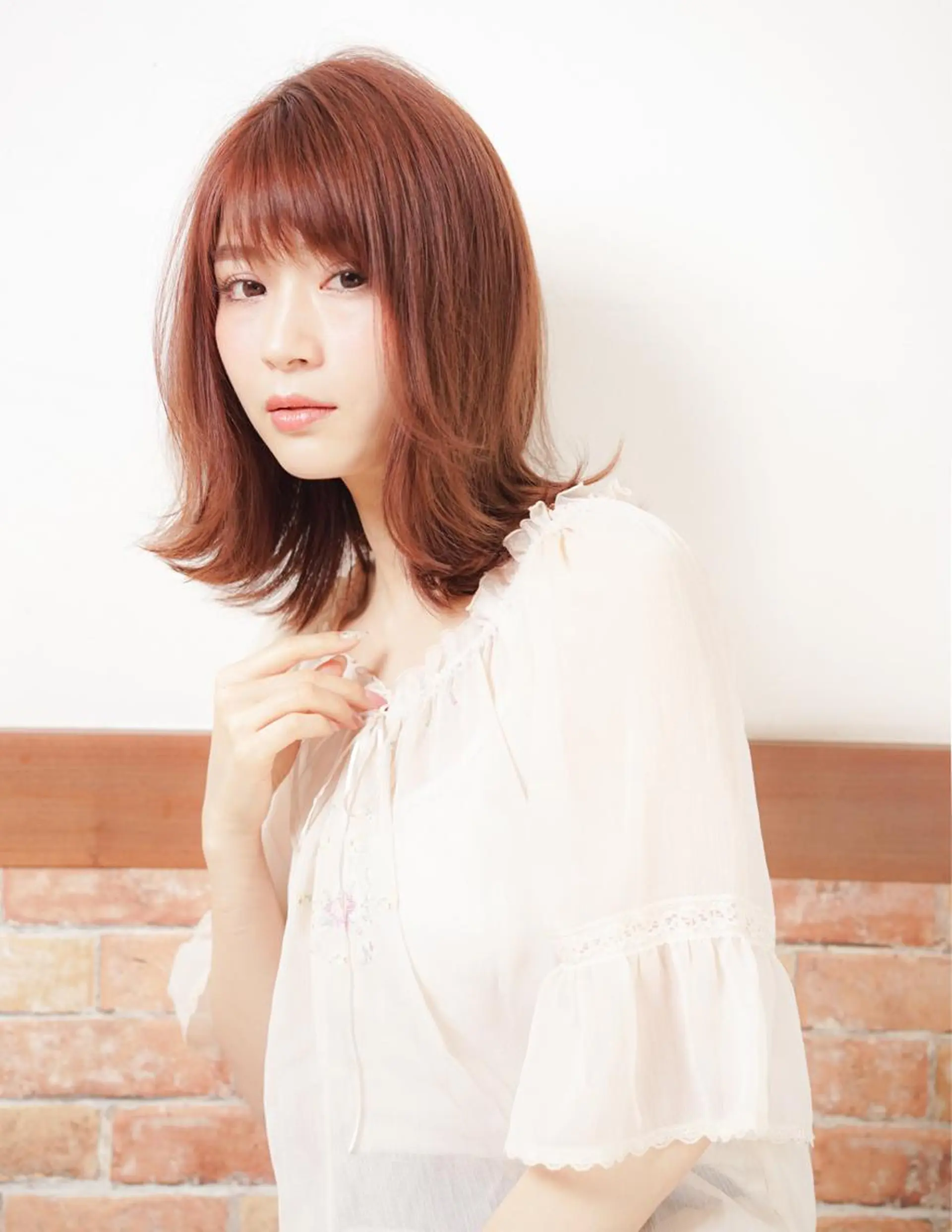 ミディアム ヘアールーム アートのヘアスタイル