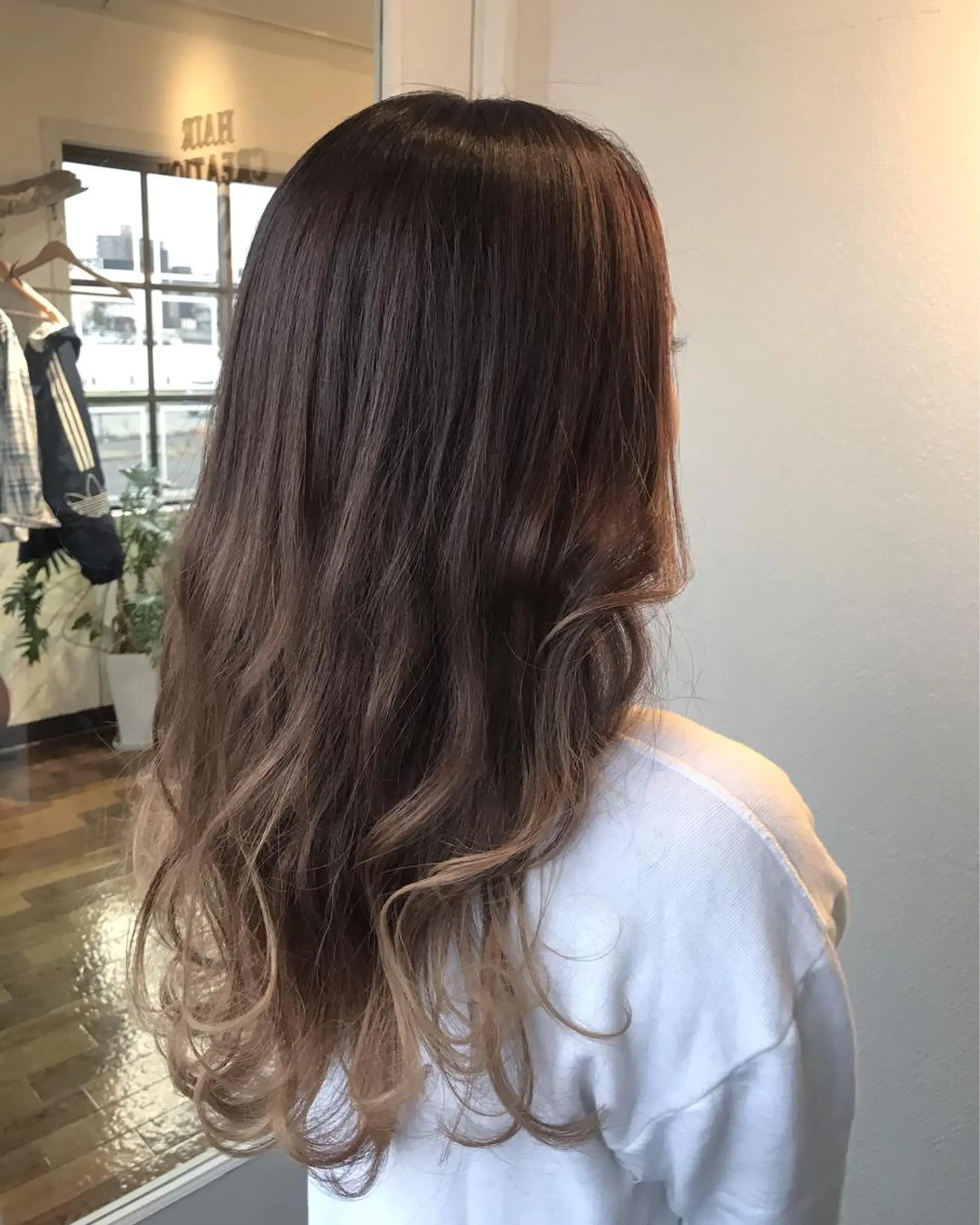 セミロング カラー ベージュカラー グラデーションカラー 大嶋 宏隆のヘアスタイル