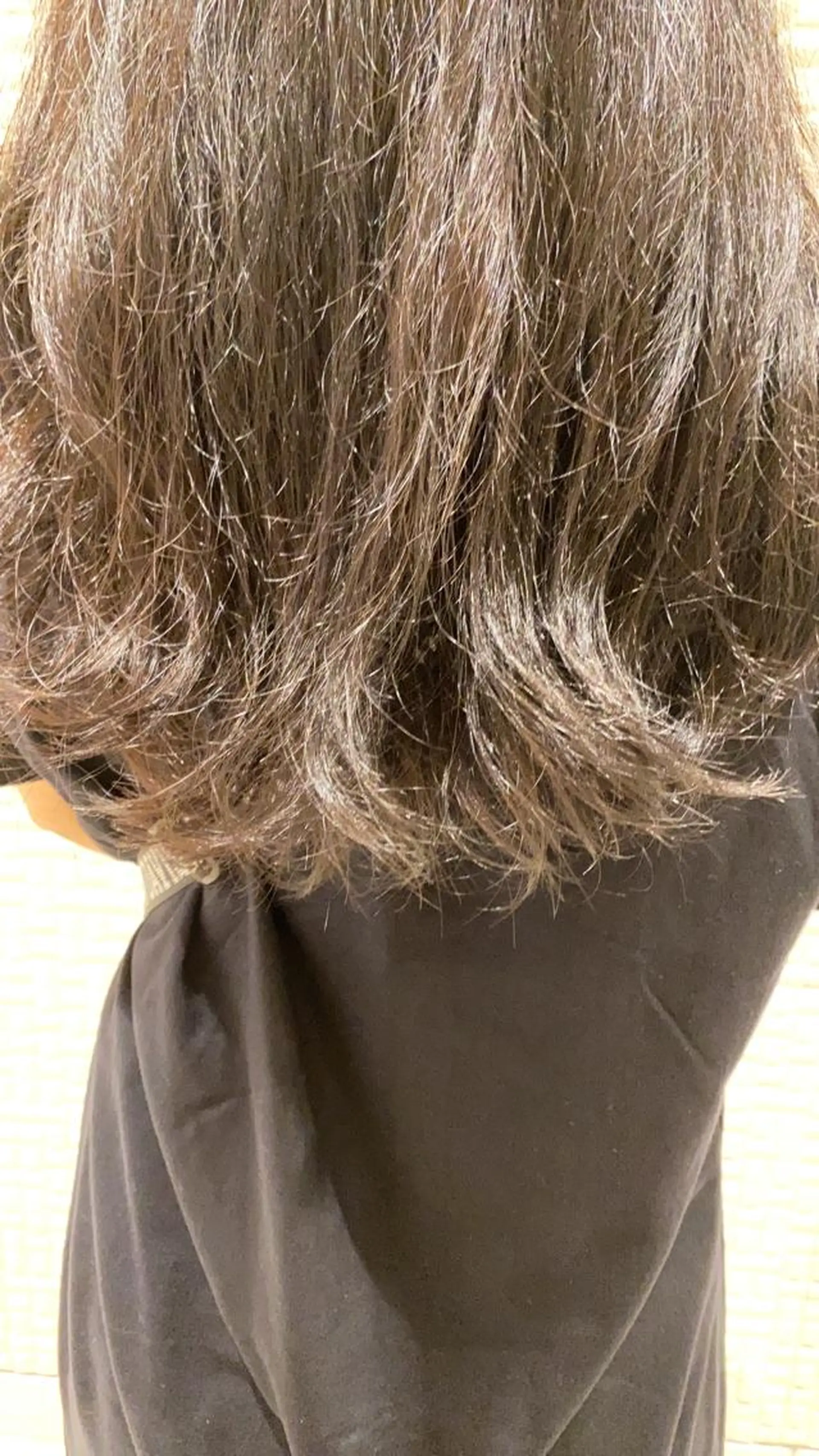 セミロング 新宿スペインカール ヨモギダのヘアスタイル