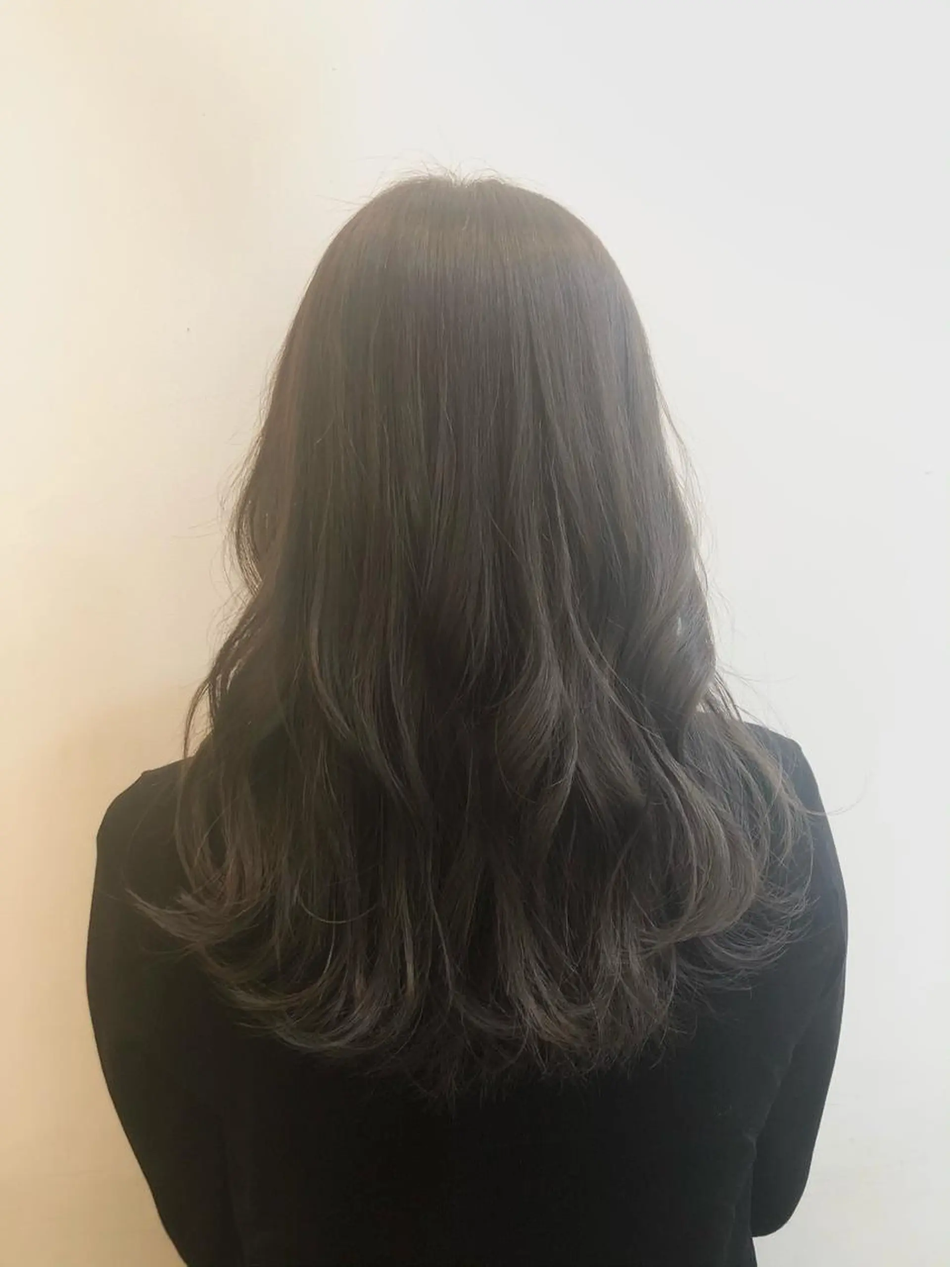 ロング カラー カット 岩谷 愛依のヘアスタイル