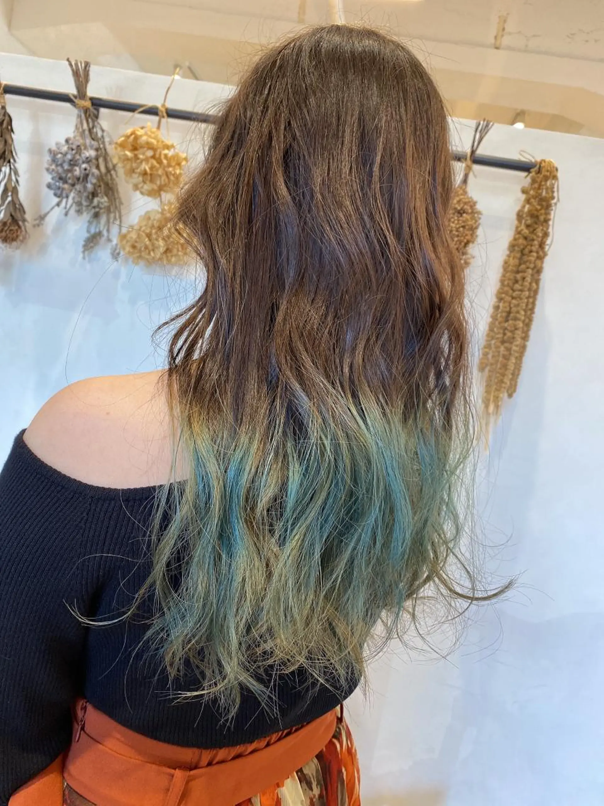 セミロング サイトウ ナツキのヘアスタイル