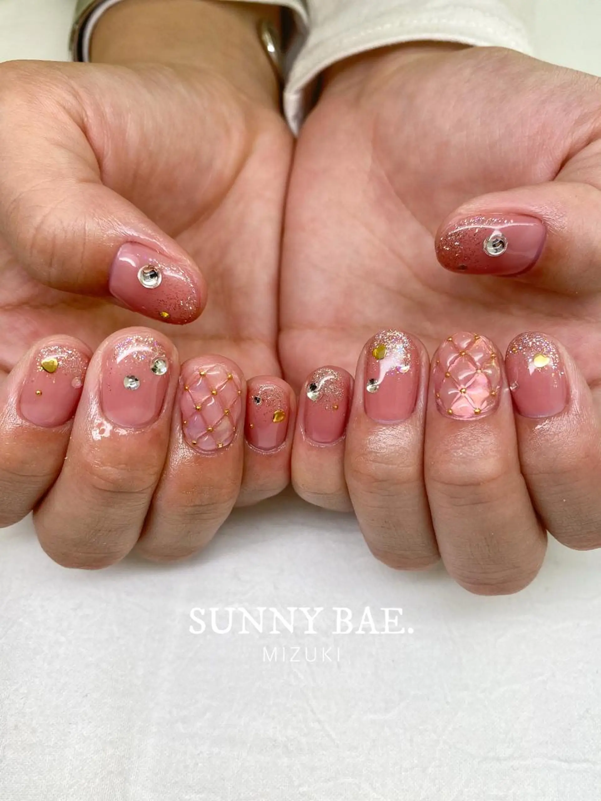 ネイル オーロラネイル グラデーション ハート ラメ(グリッター) ピンク フットネイル SUNNY BAE. 🌼MIZUKIのネイルデザイン