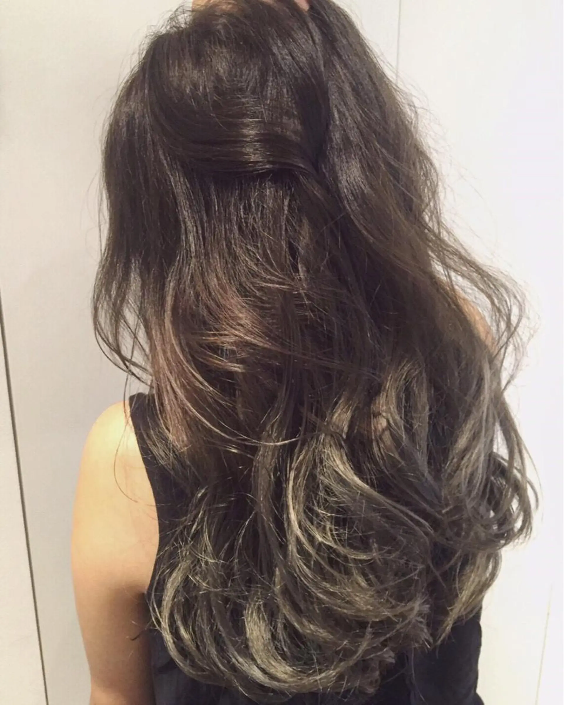 ロング カラー バレイヤージュ ブルーカラー ブルージュ グラデーションカラー ハイライトカラー 指名支持率NO.1 スタイリストのヘアスタイル