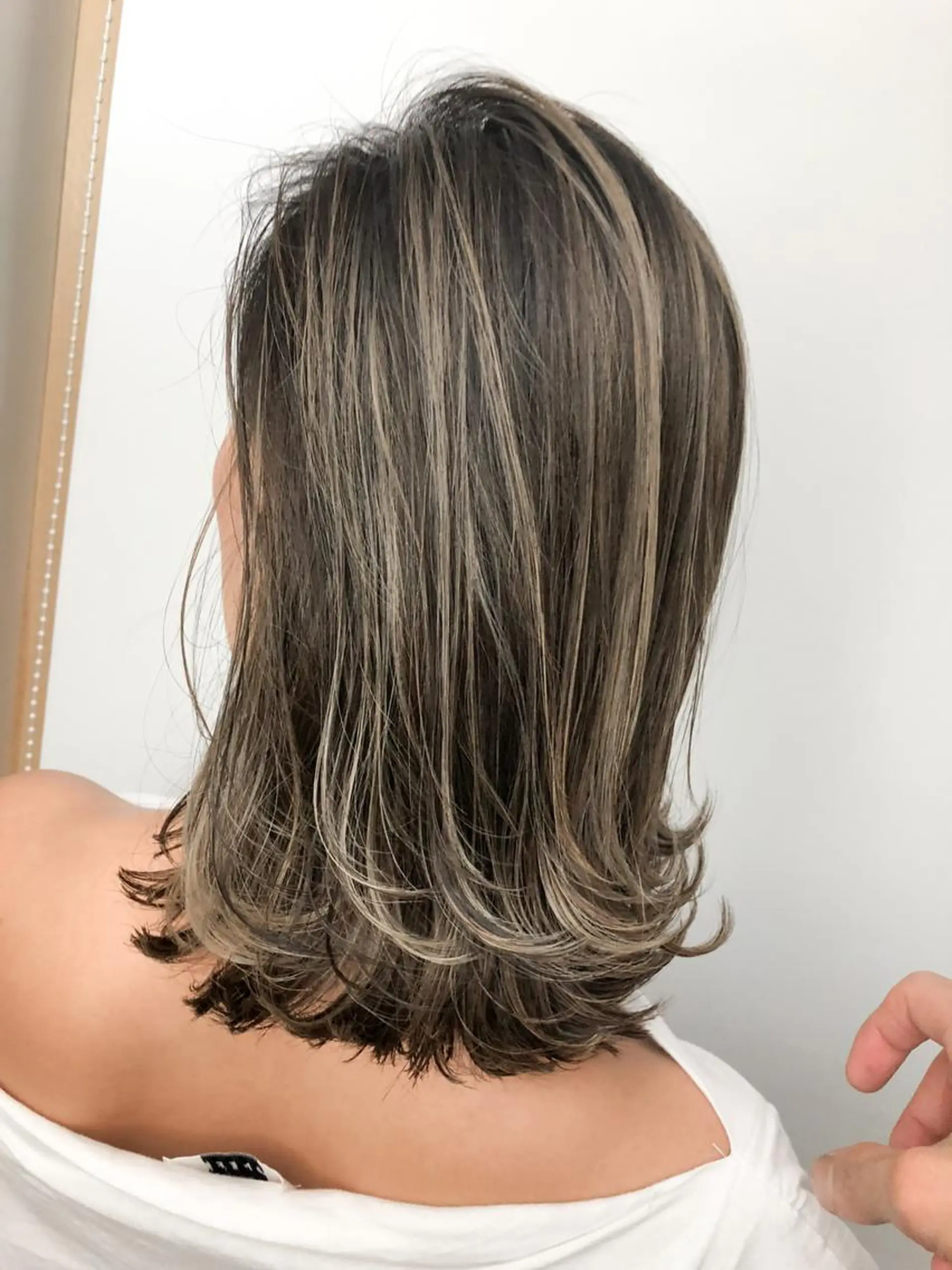 ミディアム カラー ハイライトカラー ハイライト 外ハネヘア WONK. ウォンク 心斎橋のヘアスタイル