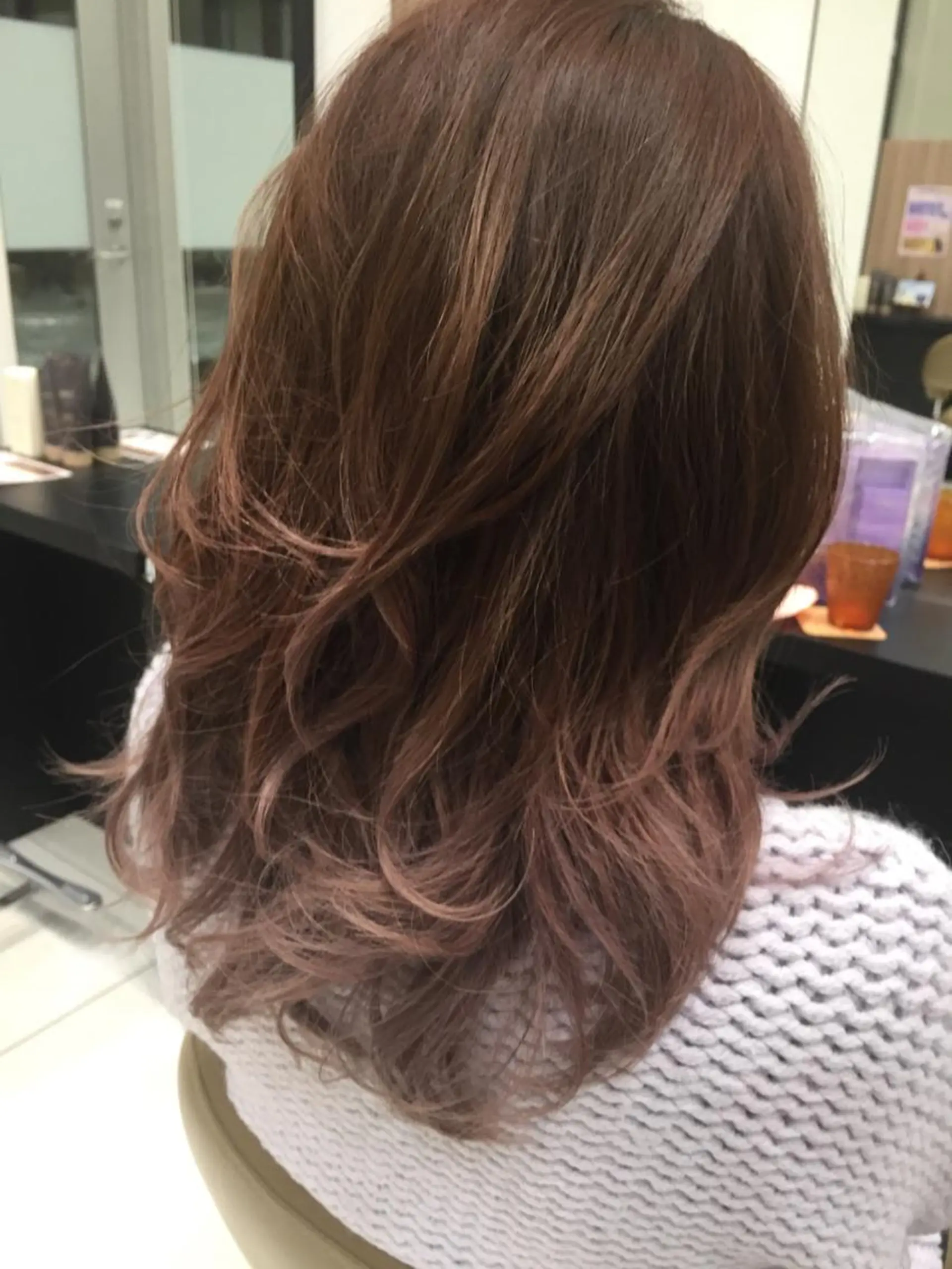 セミロング カラー ブリーチ グラデーションカラー グレージュ ピンクカラー 小野 修平のヘアスタイル