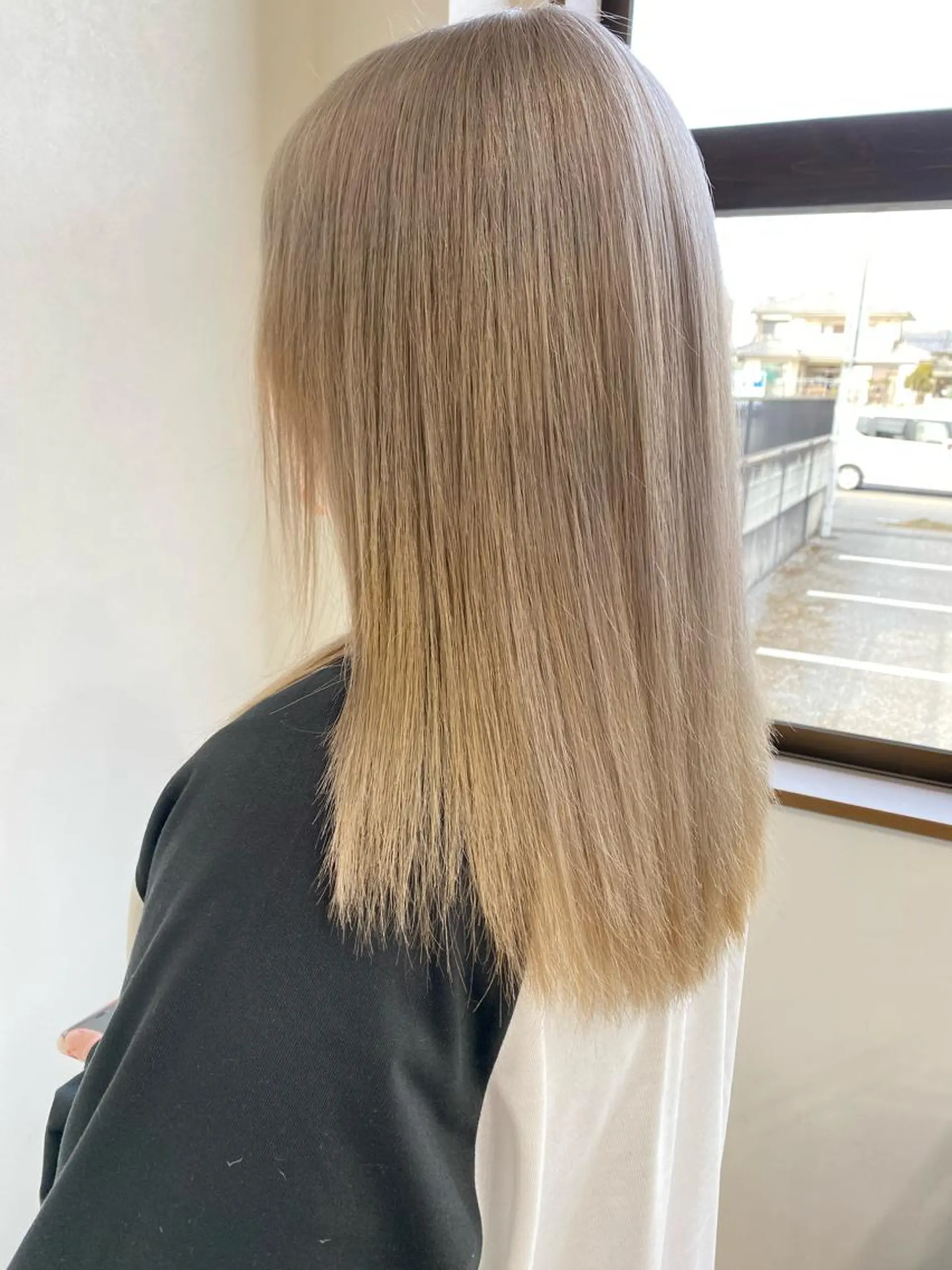セミロング カラー ブリーチ ヘアカラー 松本 菜那のヘアスタイル