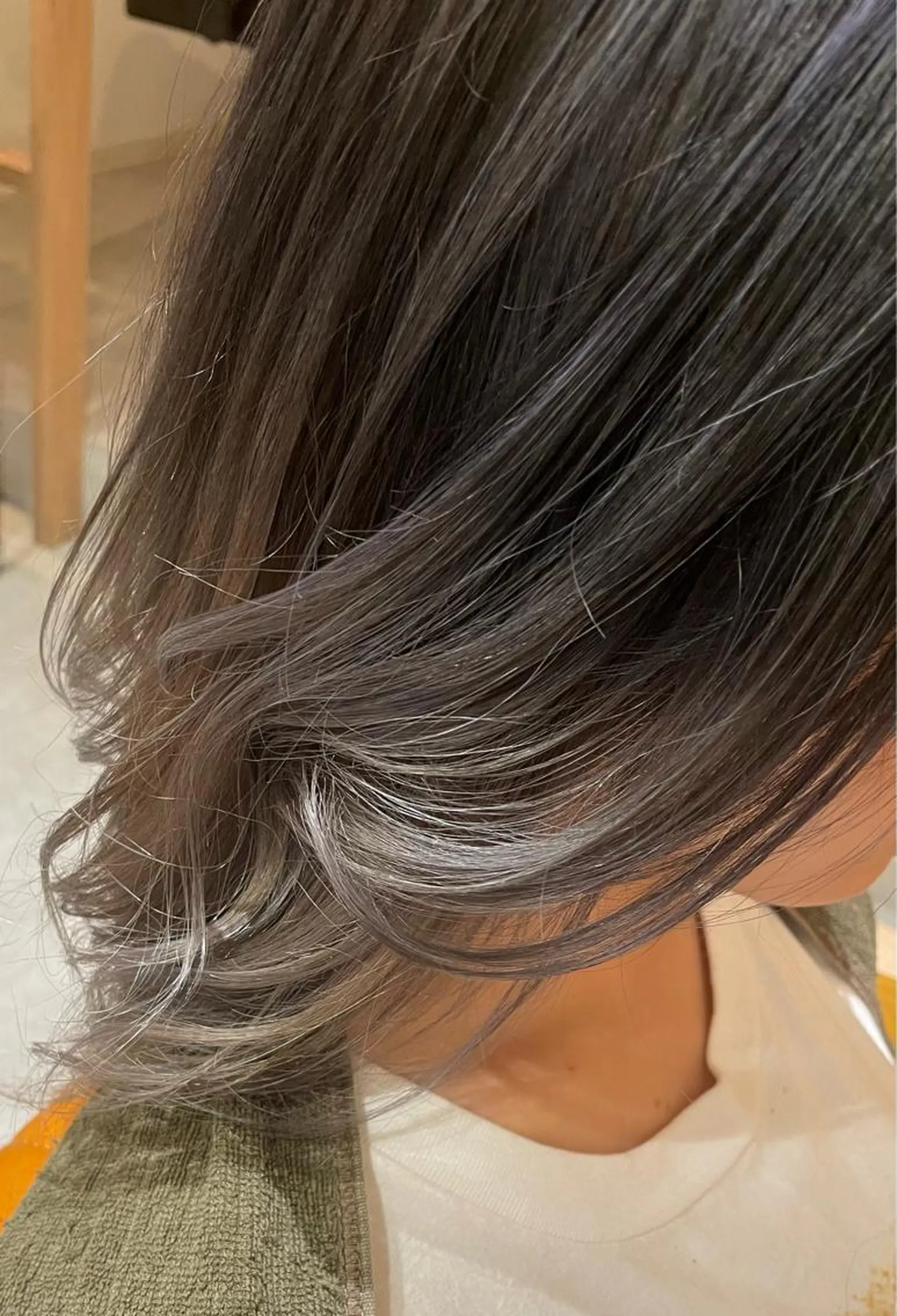 セミロング レイヤーカット ヘアカラー 中田 サヤカのヘアスタイル