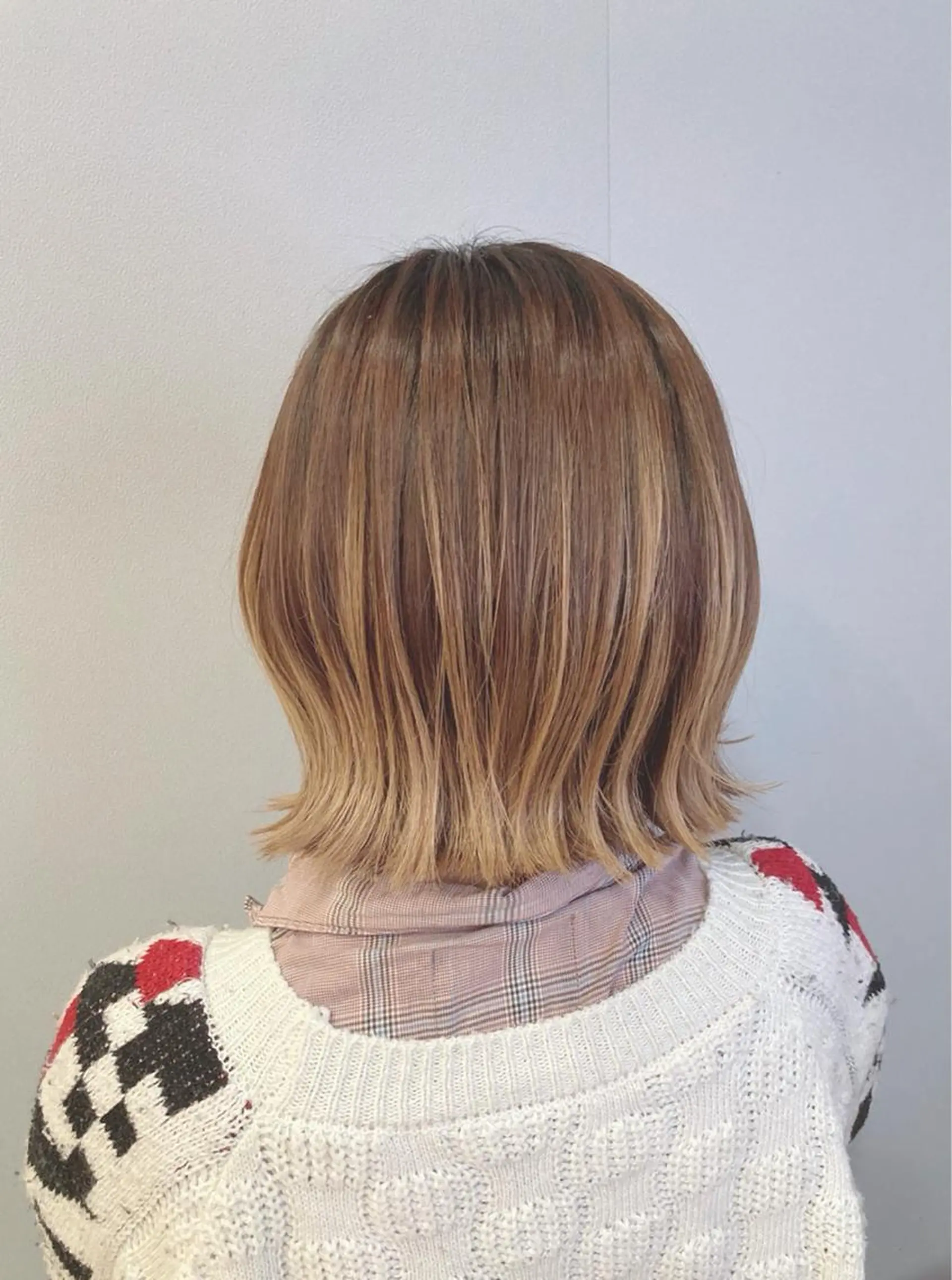 ミディアム カラー 宮原 佳苗のヘアスタイル