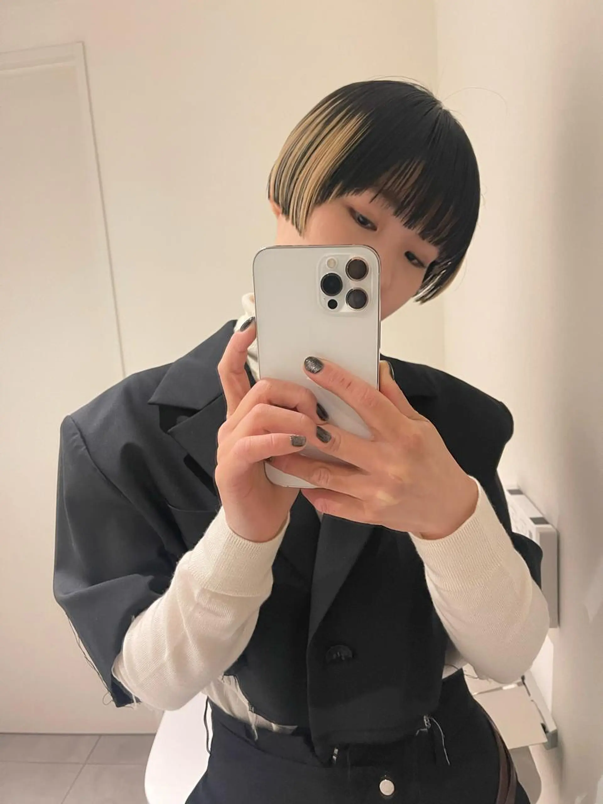 ショート oma　袮次金 鈴香のヘアスタイル