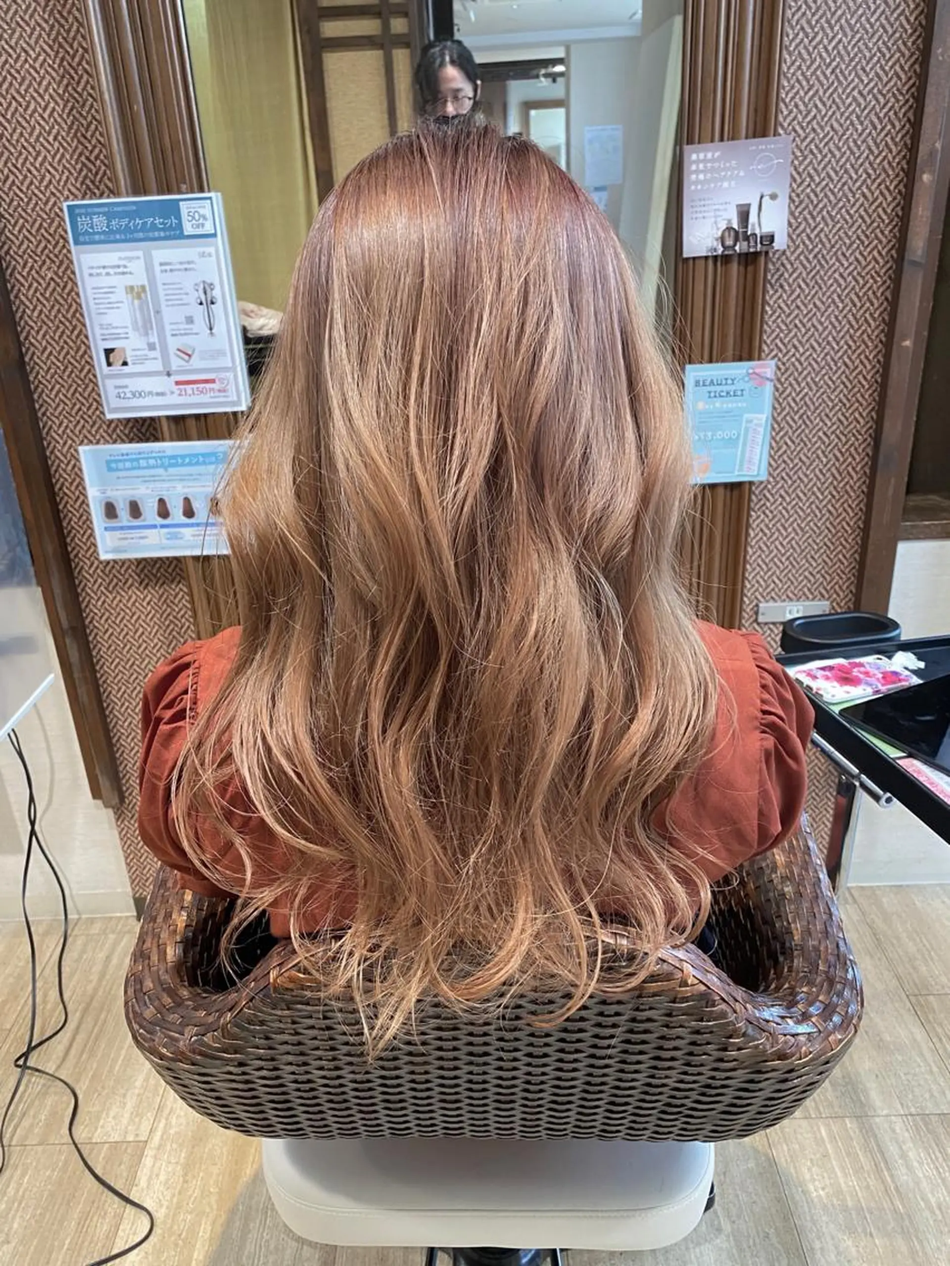 セミロング カラー ハイライトカラー ハイトーンカラー ハイライト KIZU 髪質改善 オカルト怪談のヘアスタイル