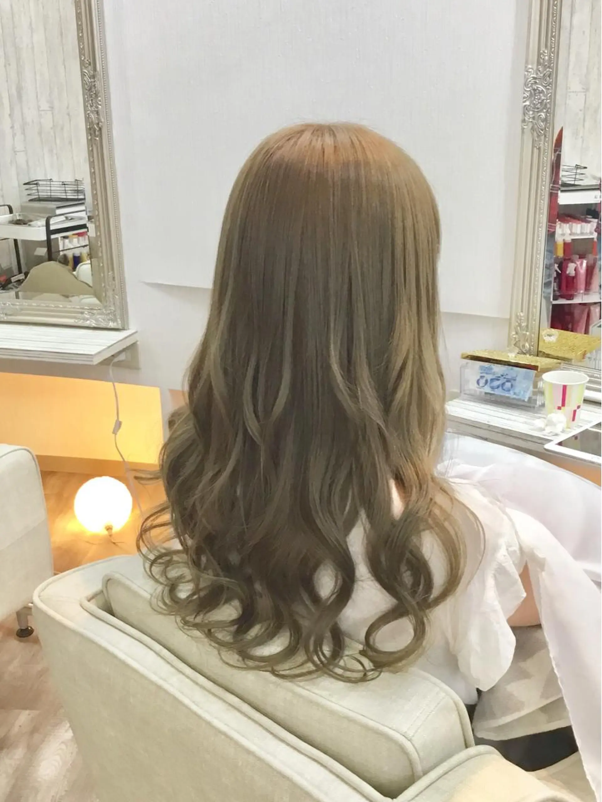 ロング カラー ベージュカラー ミルクティーベージュ 前髪カット無料🎉 髪質改善✨影山湧市のヘアスタイル