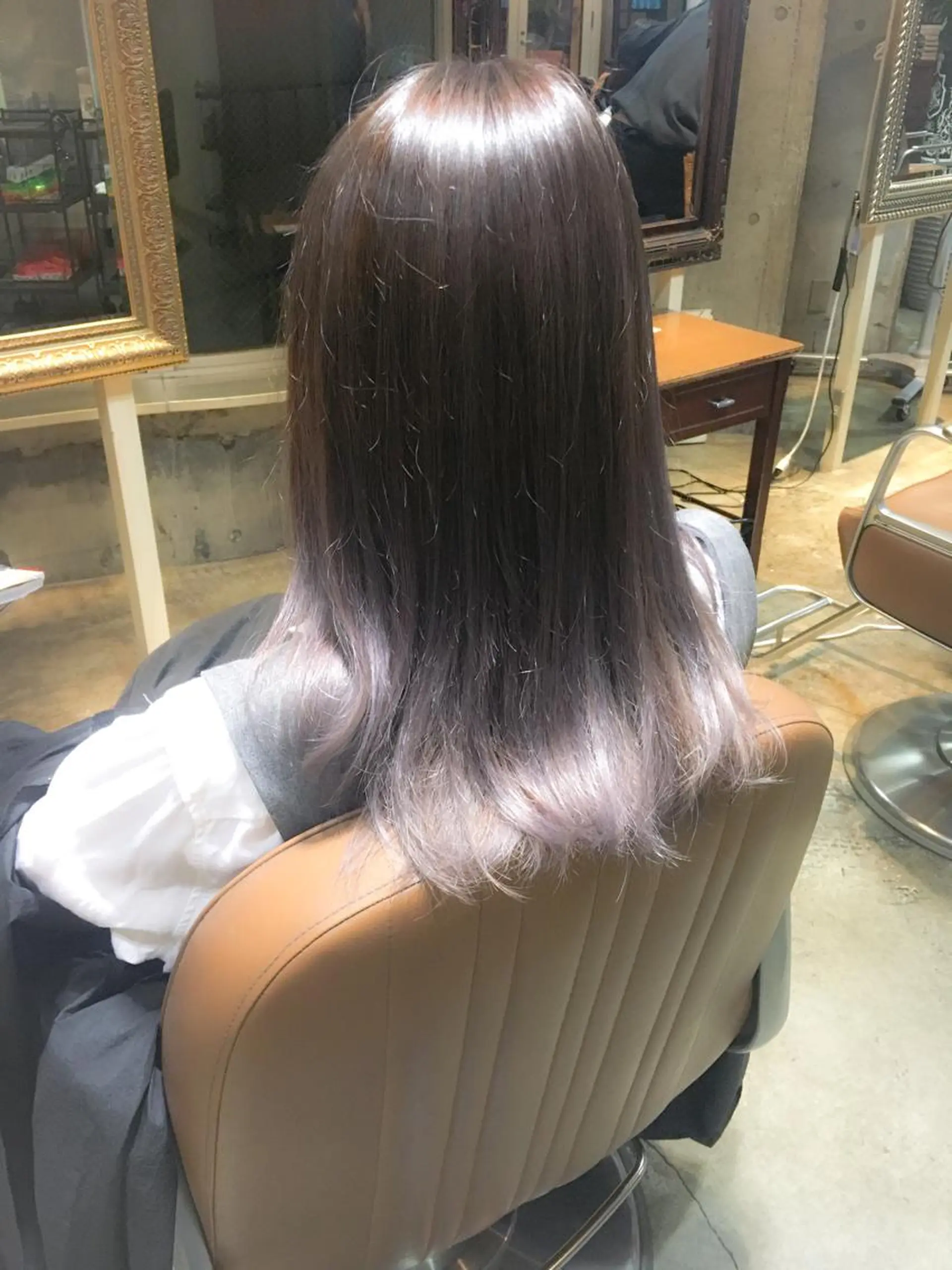 セミロング カラー アッシュ アッシュグレー アッシュグレージュ グラデーションカラー グレージュ 北條 優輝のヘアスタイル