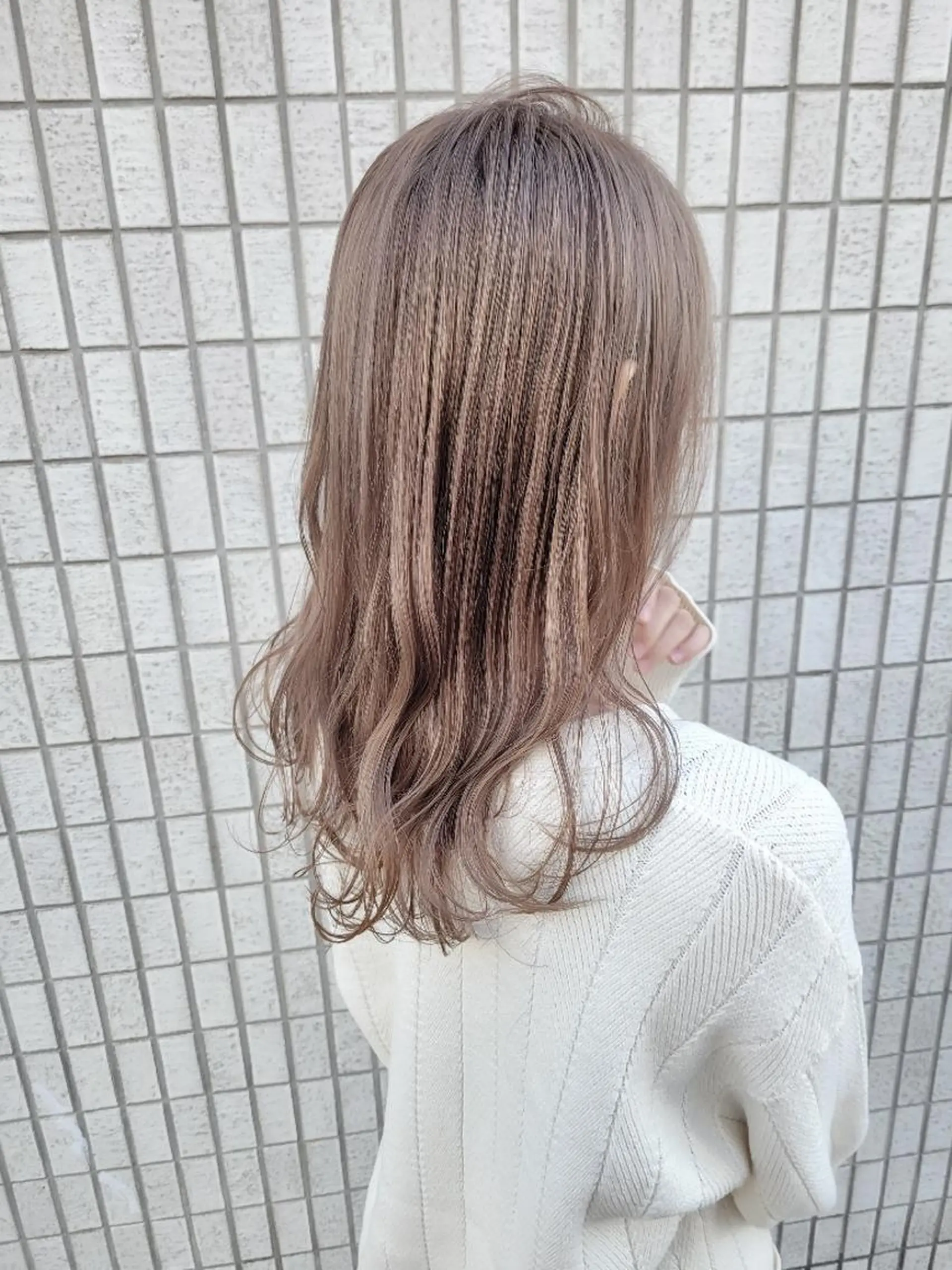 セミロング ミストバング ハイライト 髪質改善 韓国風ヘア レイヤーカット ヘアカラー 尾野 恭平のヘアスタイル