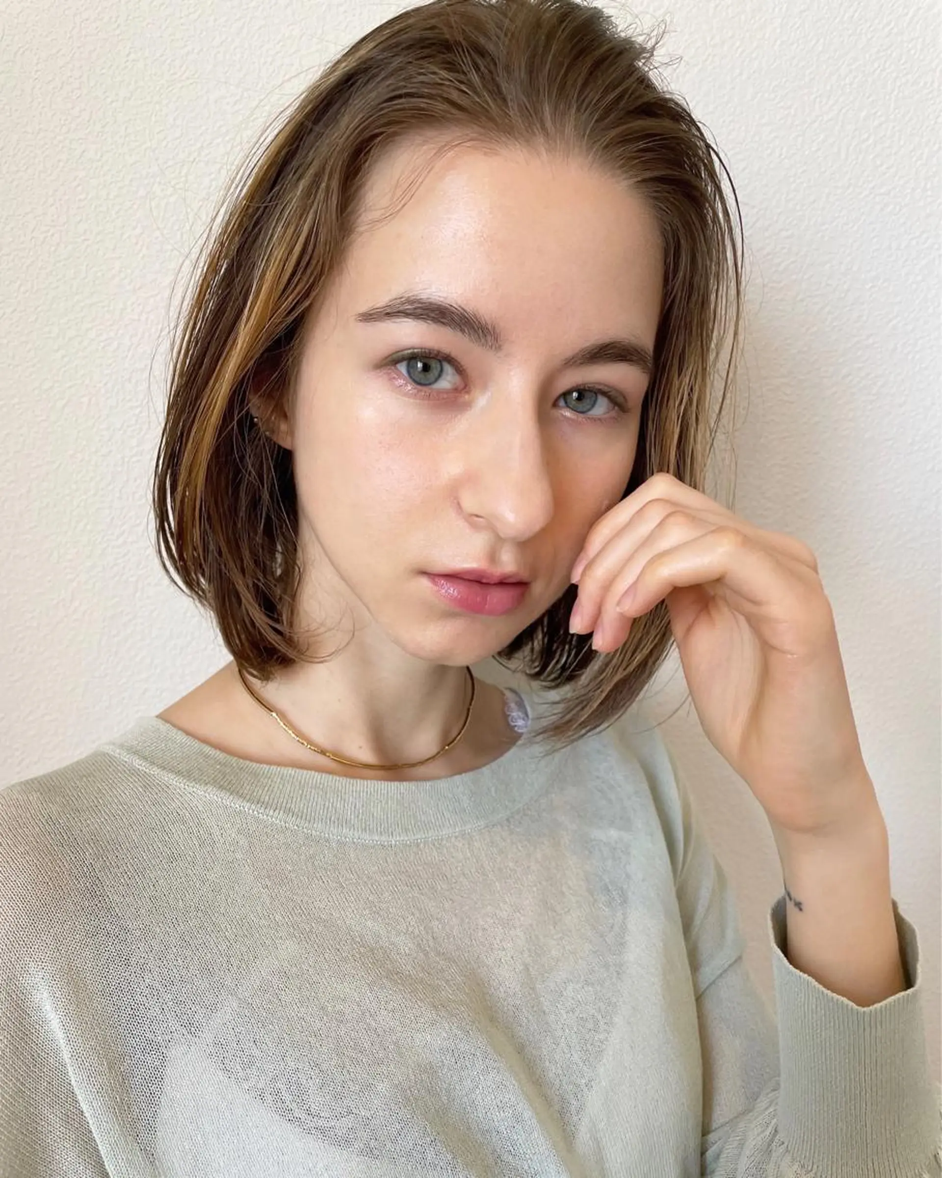 ミディアム カラー ボブレイヤー ミディアムレイヤー アディクシーカラー ベージュカラー ブリーチ 🩰オリーブ/ ベージュ松本咲花🩰のヘアスタイル