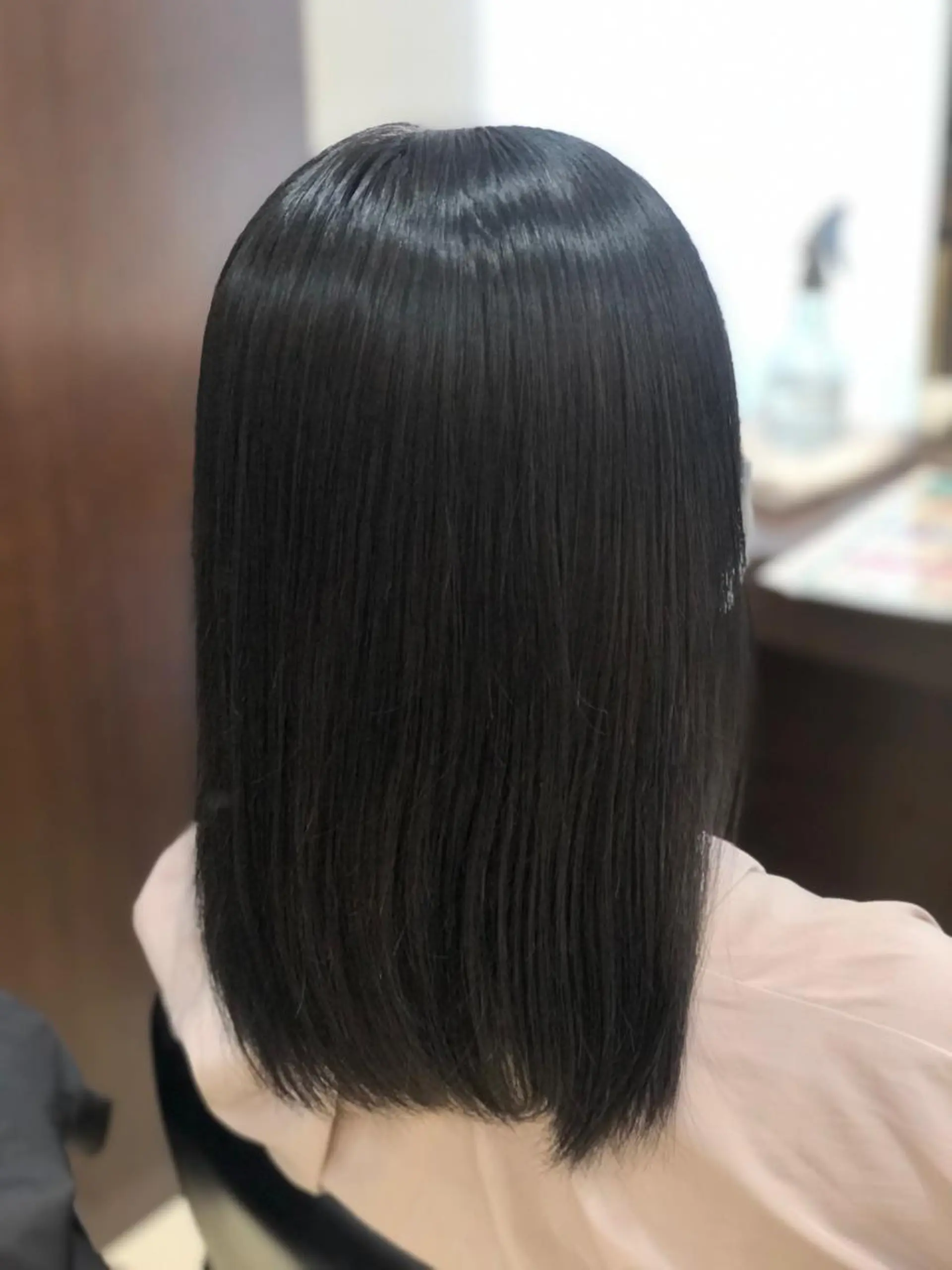 セミロング カラー 黒髪 ブルーカラー ブルーブラック 嶌田 沙紀のヘアスタイル