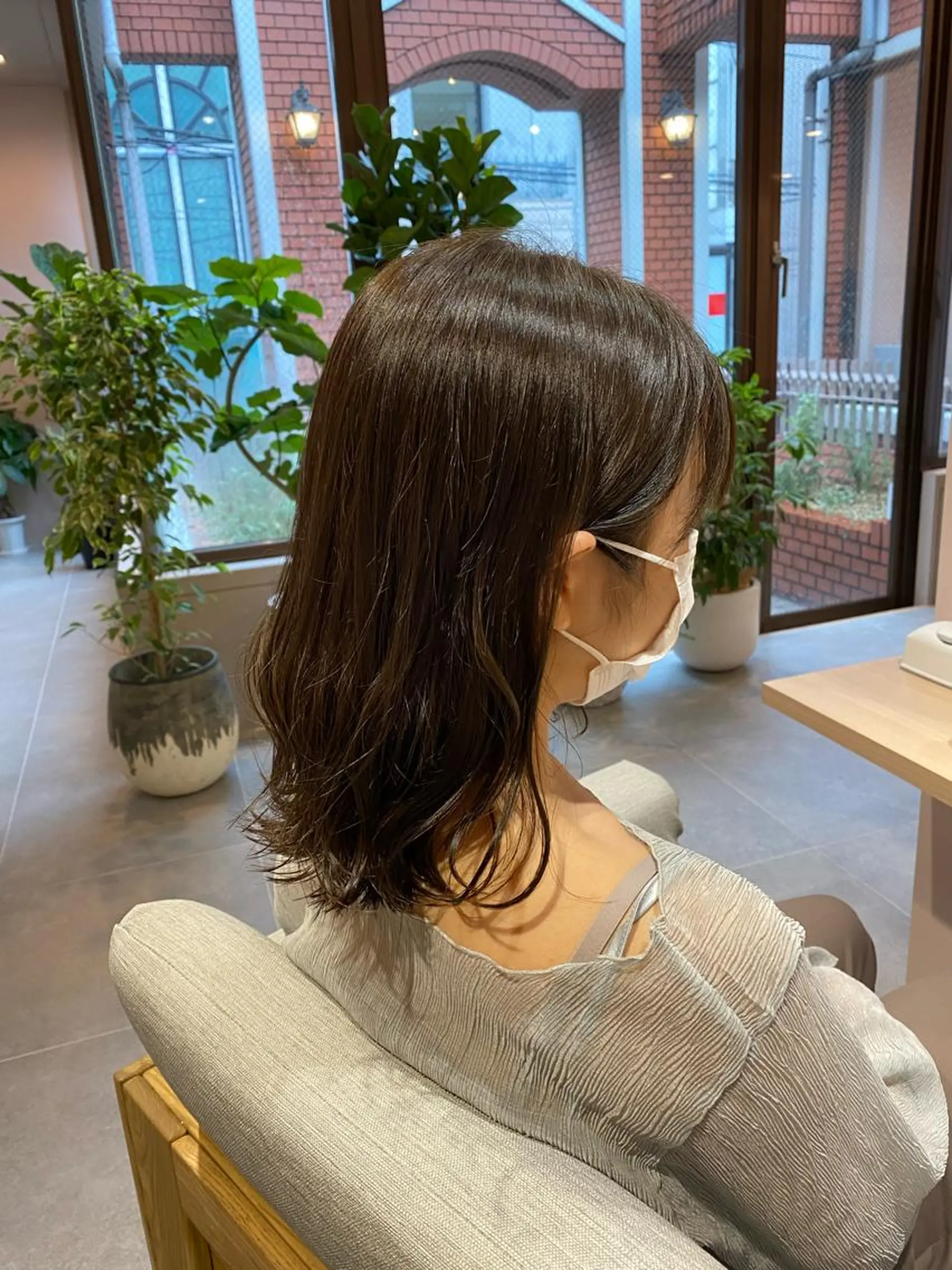 セミロング カラー ブリーチ 透明感カラー グレージュ オリーブグレージュ オリーブグレー ヘアカラー トリートメント nagisa /縮毛矯正のヘアスタイル