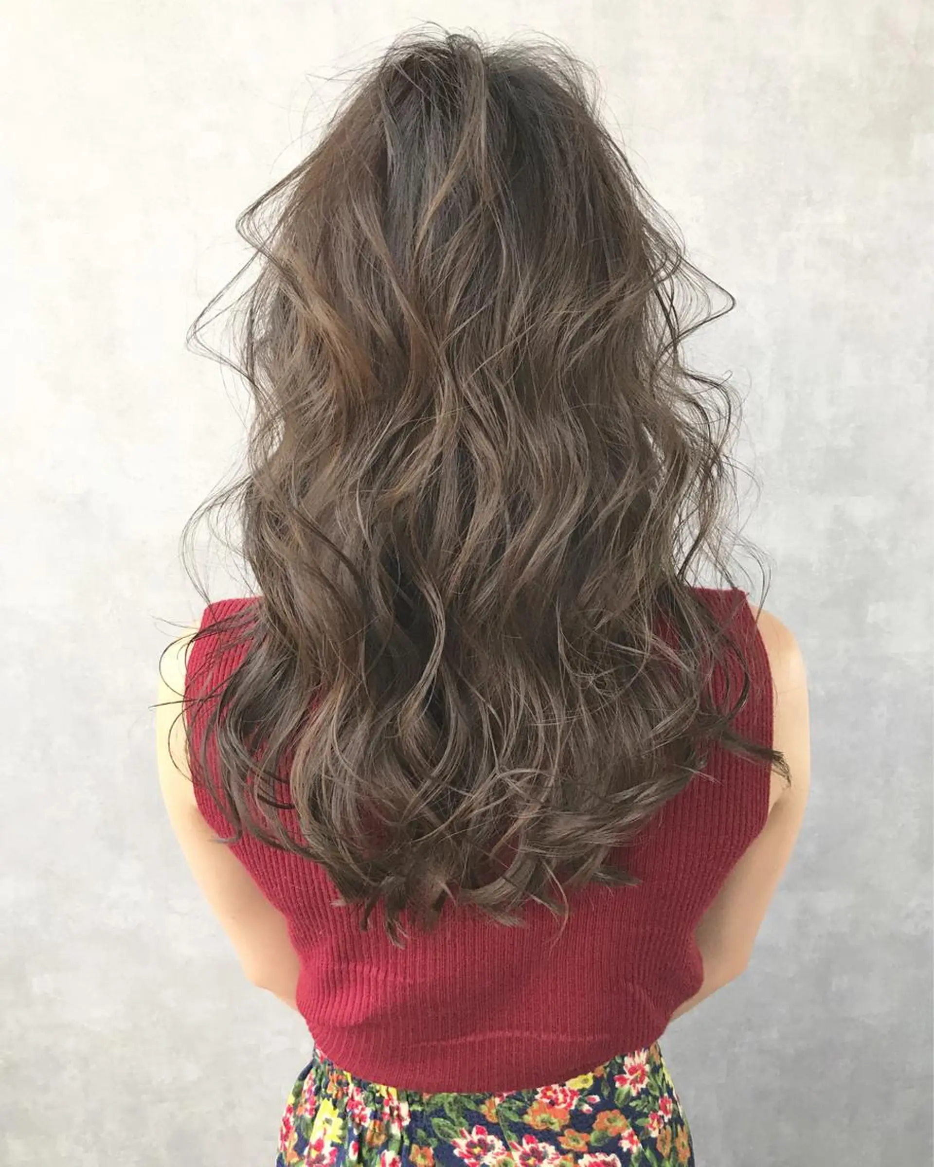 セミロング カラー ハイライトカラー ハイライト TOMOYAレイヤー ブリーチ縮毛矯正のヘアスタイル