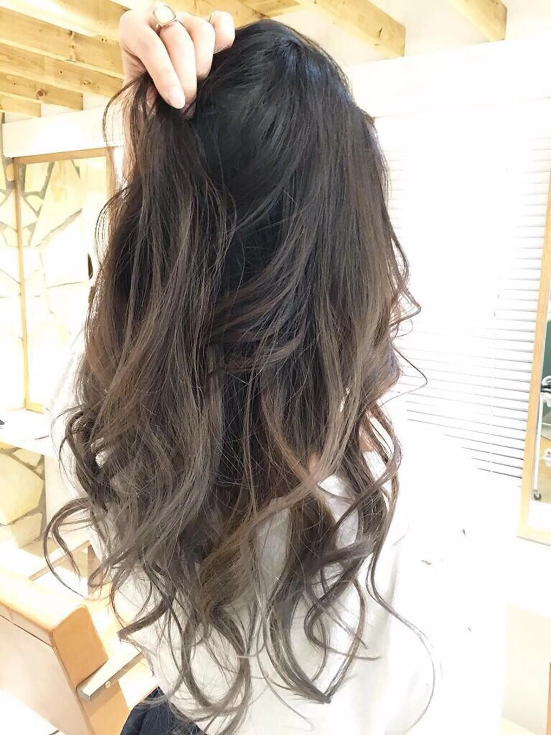 ロング ハイライト 南都 良太のヘアスタイル