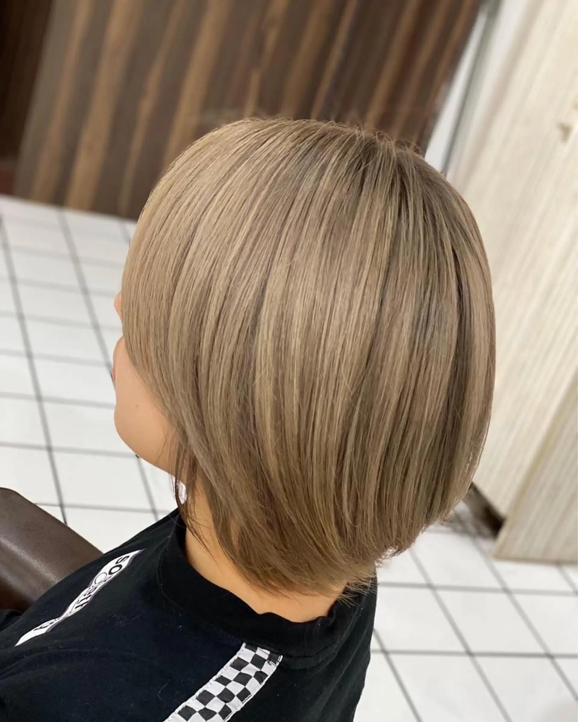 ショート カラー ベージュカラー ブリーチ ミルクティーベージュ est hair Ameri 松戸店所属・和田 真弥のヘアスタイル
