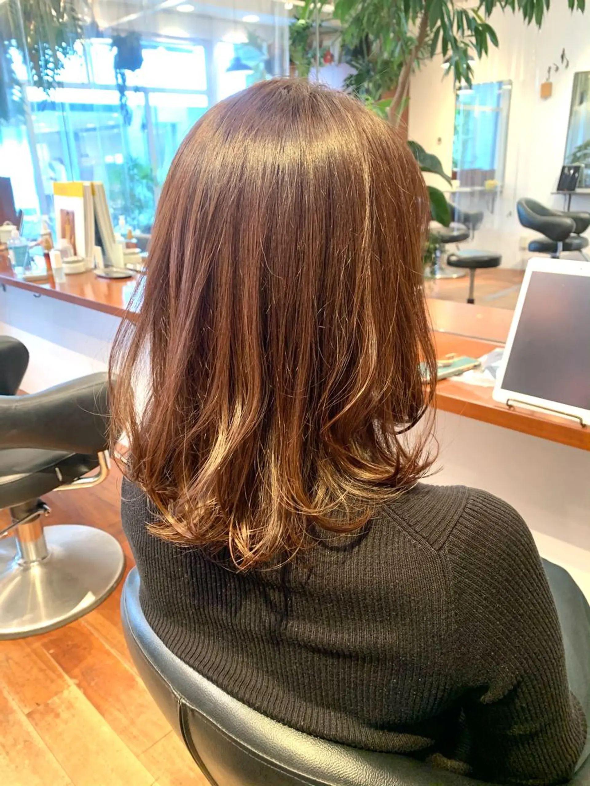 ミディアム カラー DOG MANIA PiNCH所属・エイジング縮毛矯正 犬同伴可マルイチのヘアスタイル