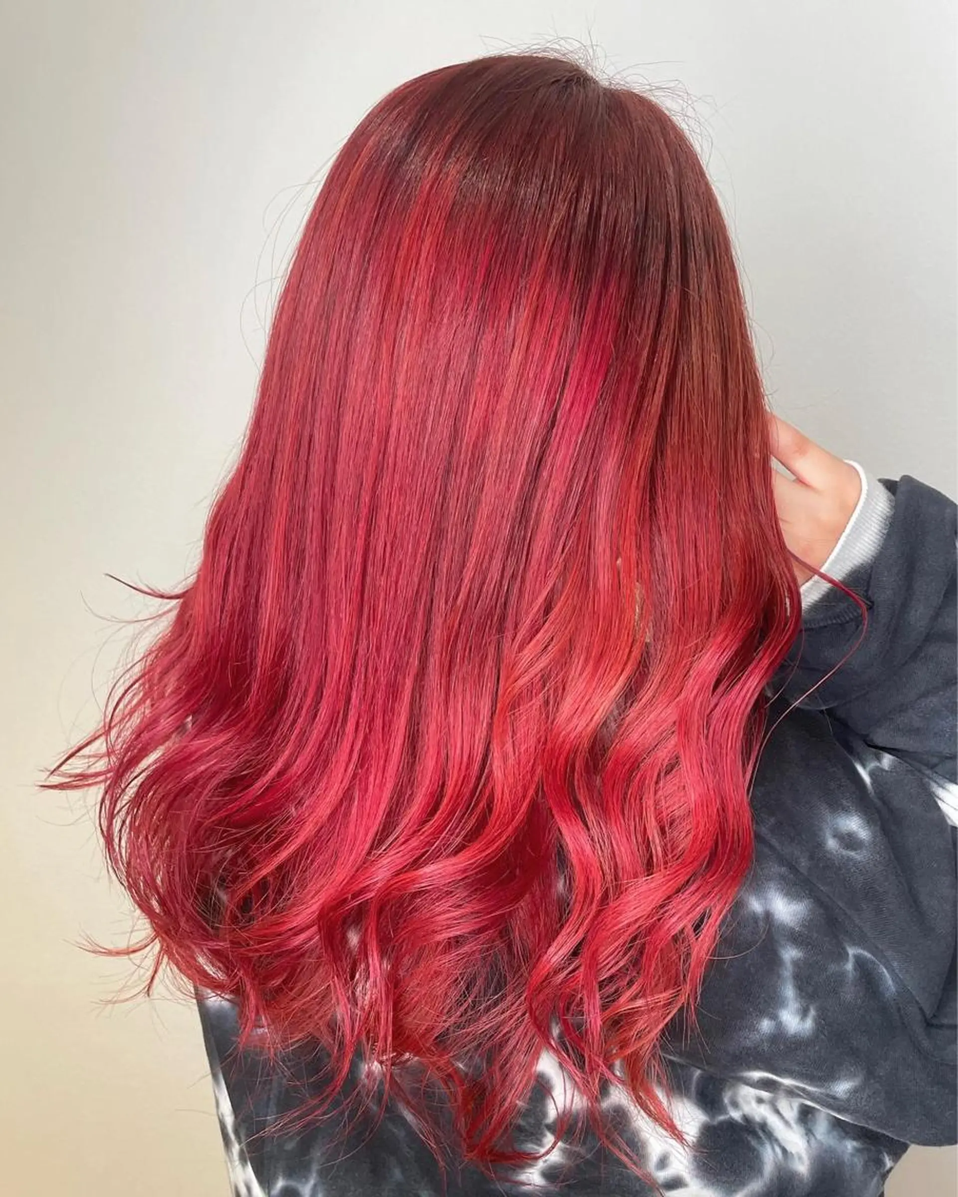セミロング カラー アッシュ 外国人風カラー レイヤーカット 外ハネヘア トリートメント ヘアカラー トリートメント 河合秀明/ハイライト /インナーカラーのヘアスタイル